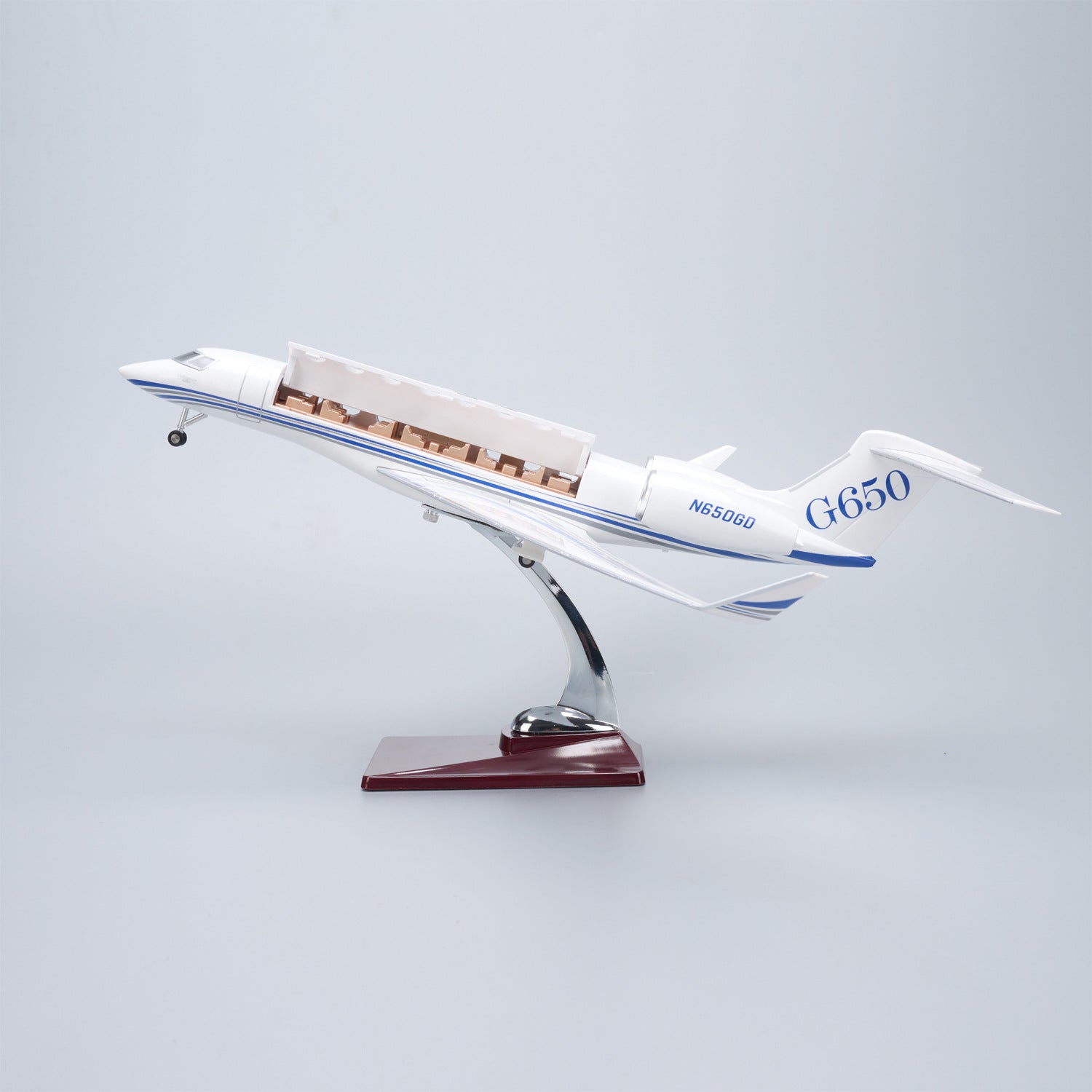 Gulfstream G650ER Jet Model – 1:50 Scale (45cm / 17.7in) – LED Architectural Cutaway
