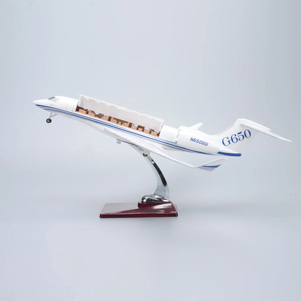 Gulfstream G650ER Jet Model – 1:50 Scale (45cm / 17.7in) – LED Architectural Cutaway