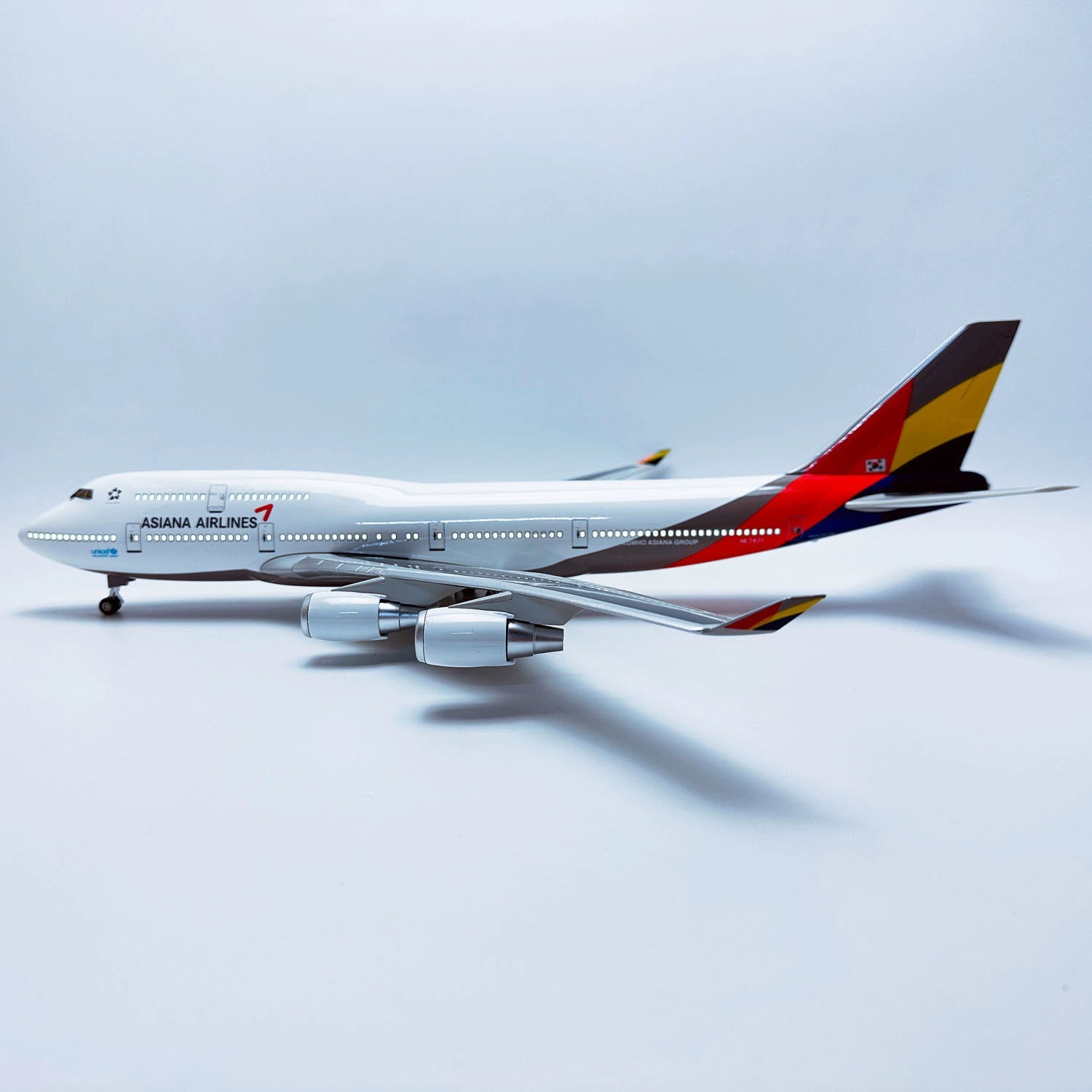 B747 Asiana Airlines - Escala 1/157 - L: 47 cm