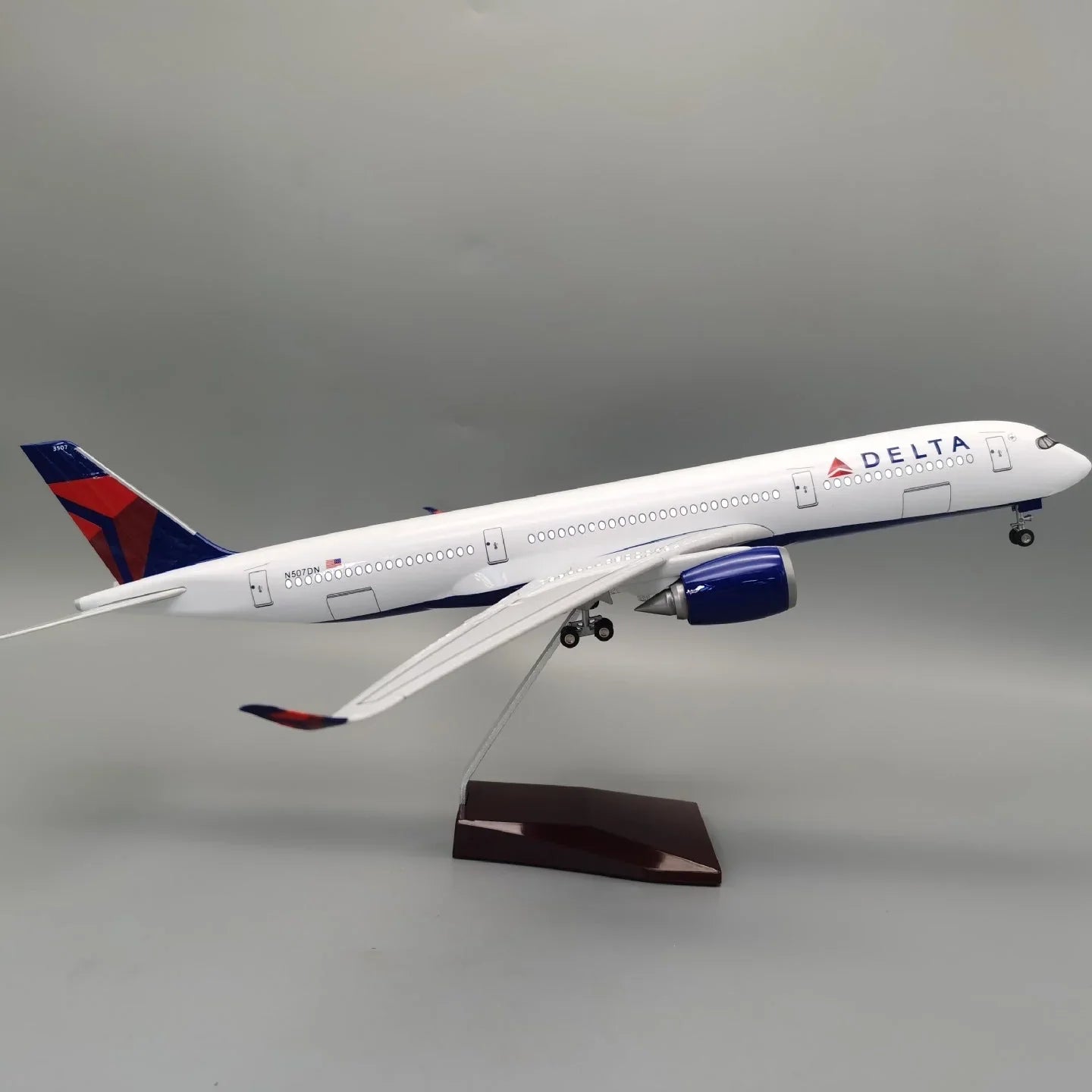 Airbus A350 Delta Airlines 1:142 – 47 cm / 18.5 in – LED Lights