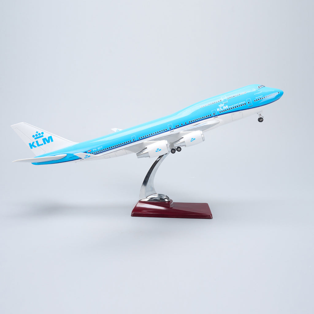 Boeing 747 KLM 1:157 – 47 cm / 18.5 in – Opening Interior