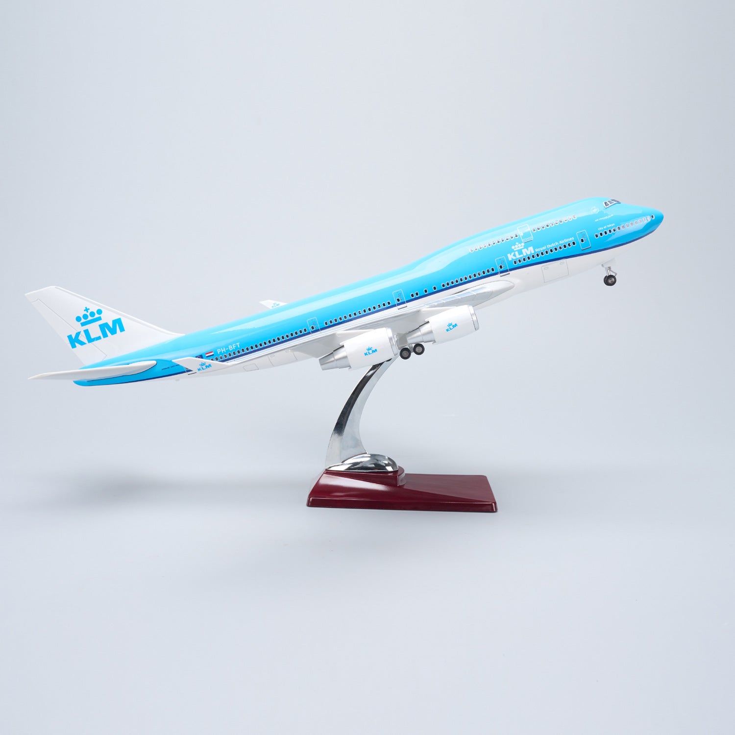 Boeing 747 KLM 1:157 – 47 cm / 18.5 in – Opening Interior