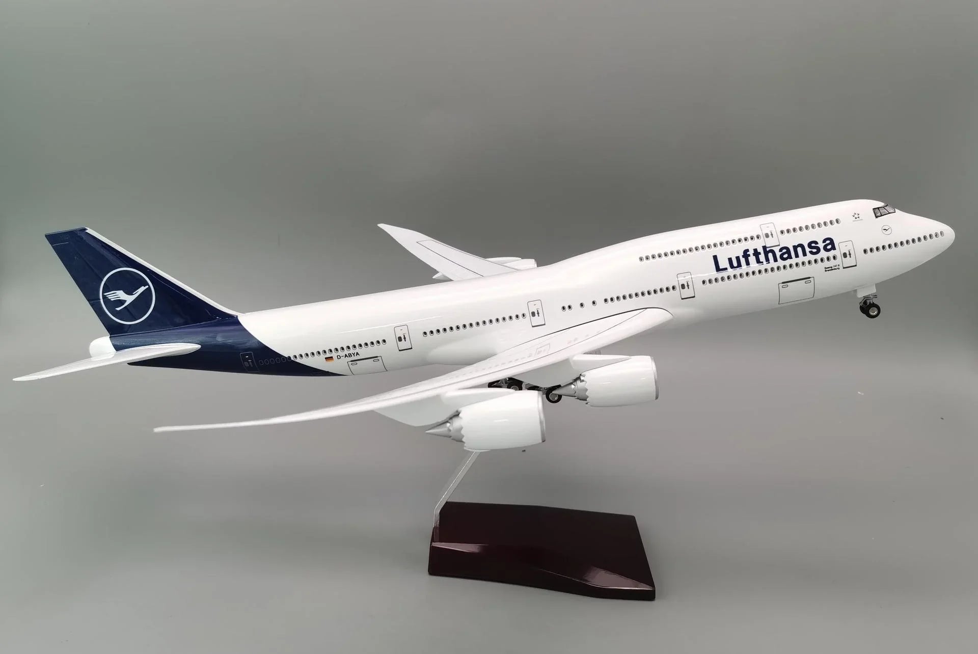 B747 Lufthansa New Painting - Scale 1/150 - 47cm - 18.5 in - Gallery 5
