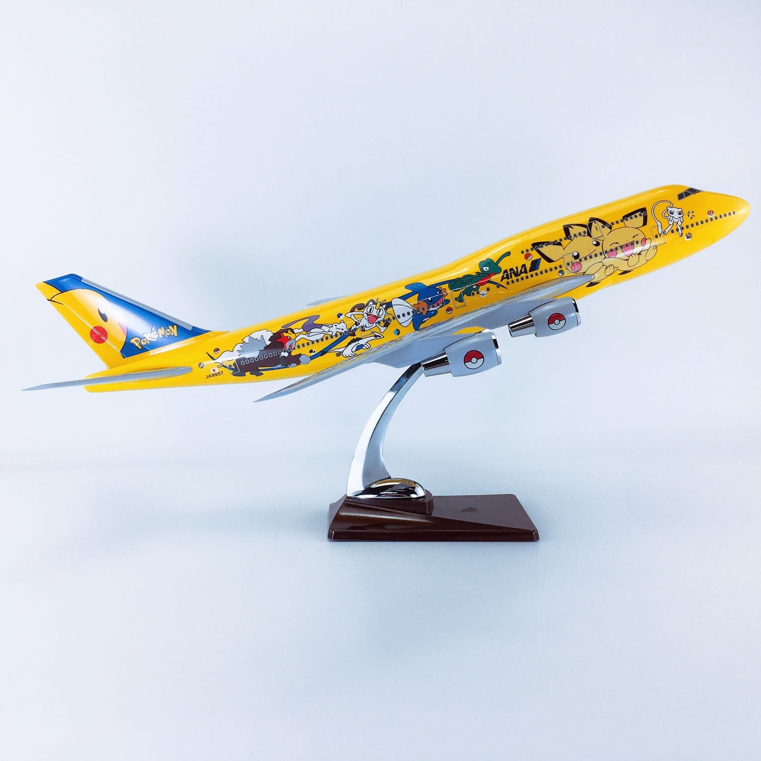 B747-200 ANA Pikachu - Scale 1/157 - 47cm - 18.5 in - Airplane Model