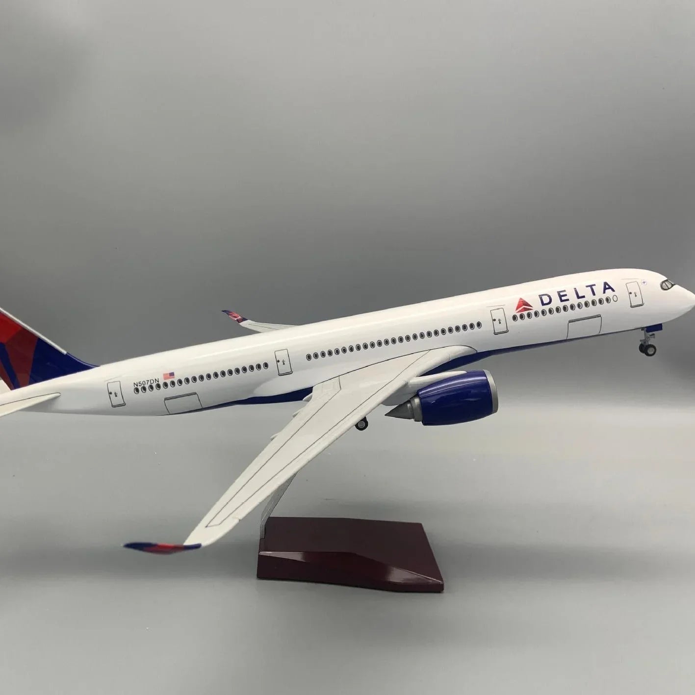 Airbus A350 Delta Airlines 1:142 – 47 cm / 18.5 in – LED Lights