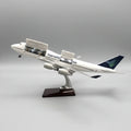 Garuda Indonesia Boeing 747-400 1:150 – 47 cm / 18.5 in – Opening Cabin Interior & LED Lights