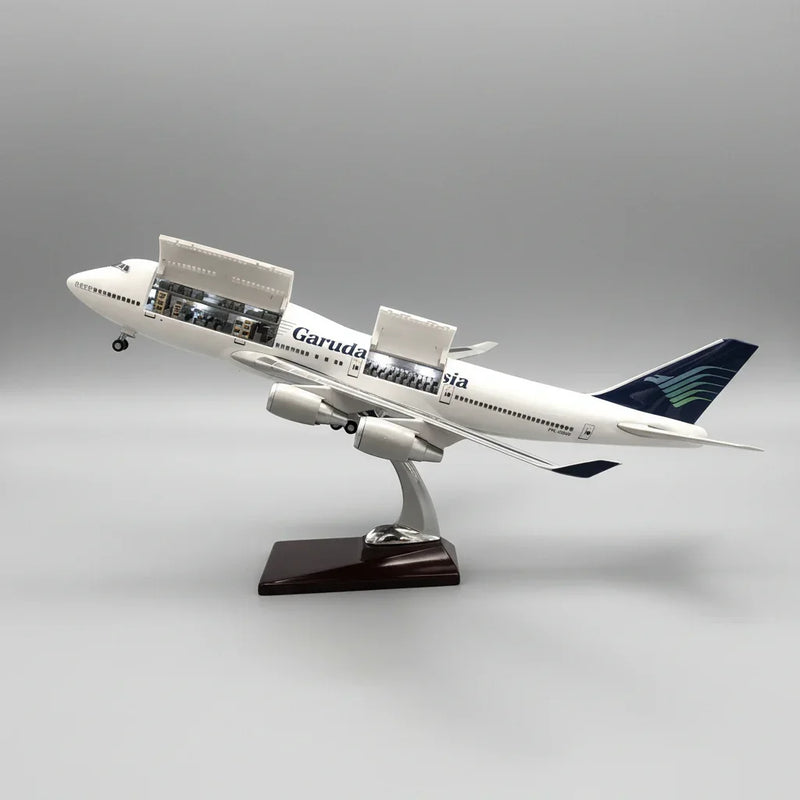 Garuda Indonesia Boeing 747-400 1:150 – 47 cm / 18.5 in – Opening Cabin Interior & LED Lights - Image 1