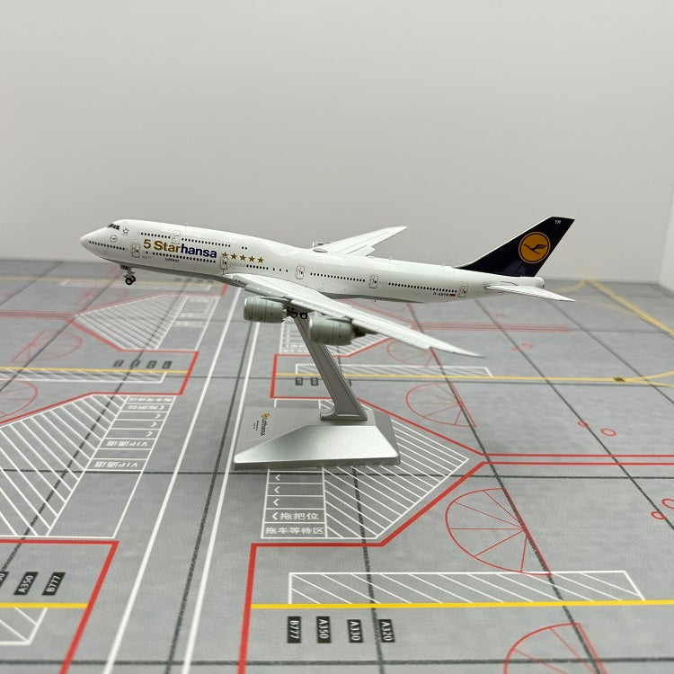 Lufthansa Boeing 747-8 D-ABYD / D-ABYI  Scale 1:400  YY Wings  19.1 cm