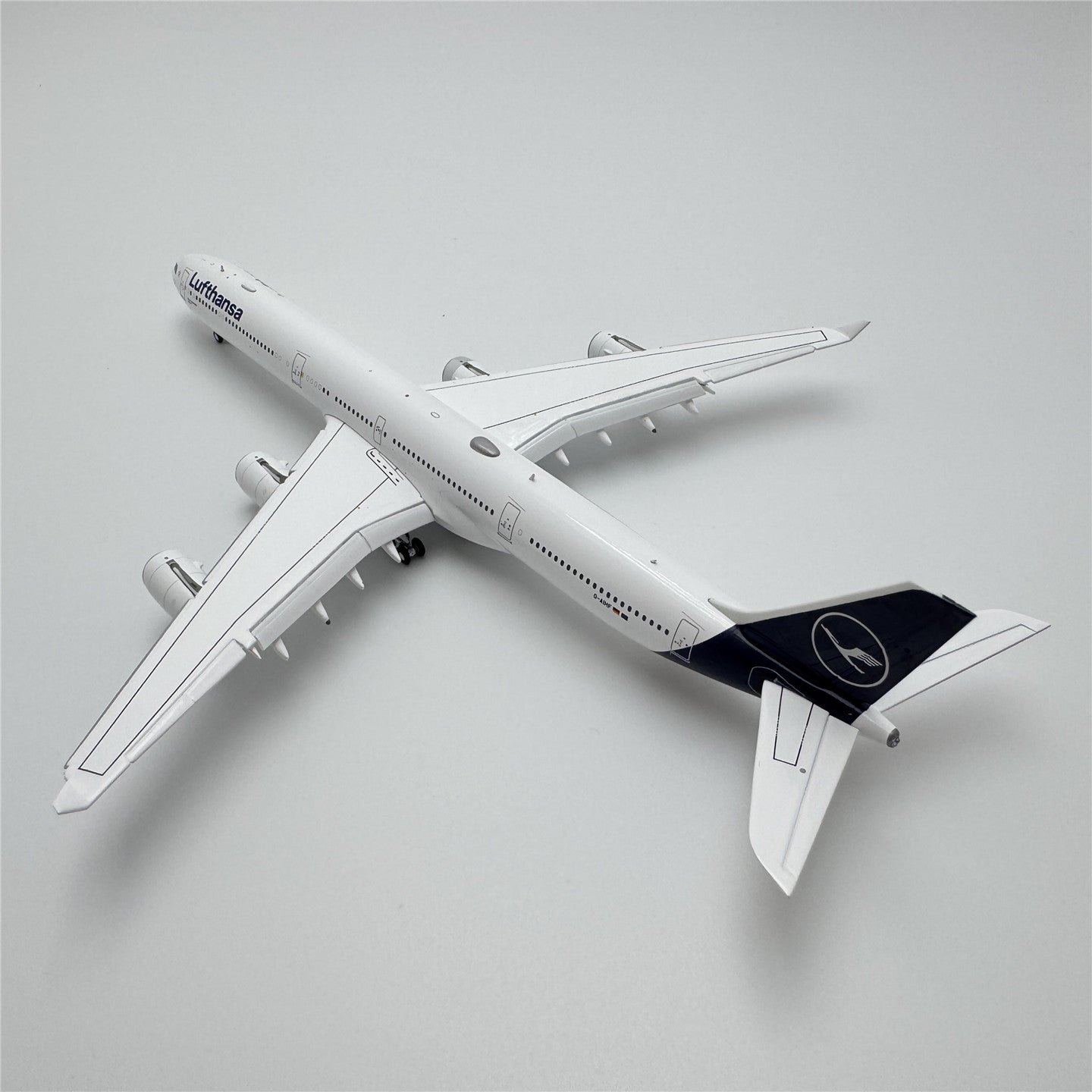 Lufthansa Airbus A340-600 D-AIHF/D-AIHK  Scale 1:400  YY Wings  15.31 cm