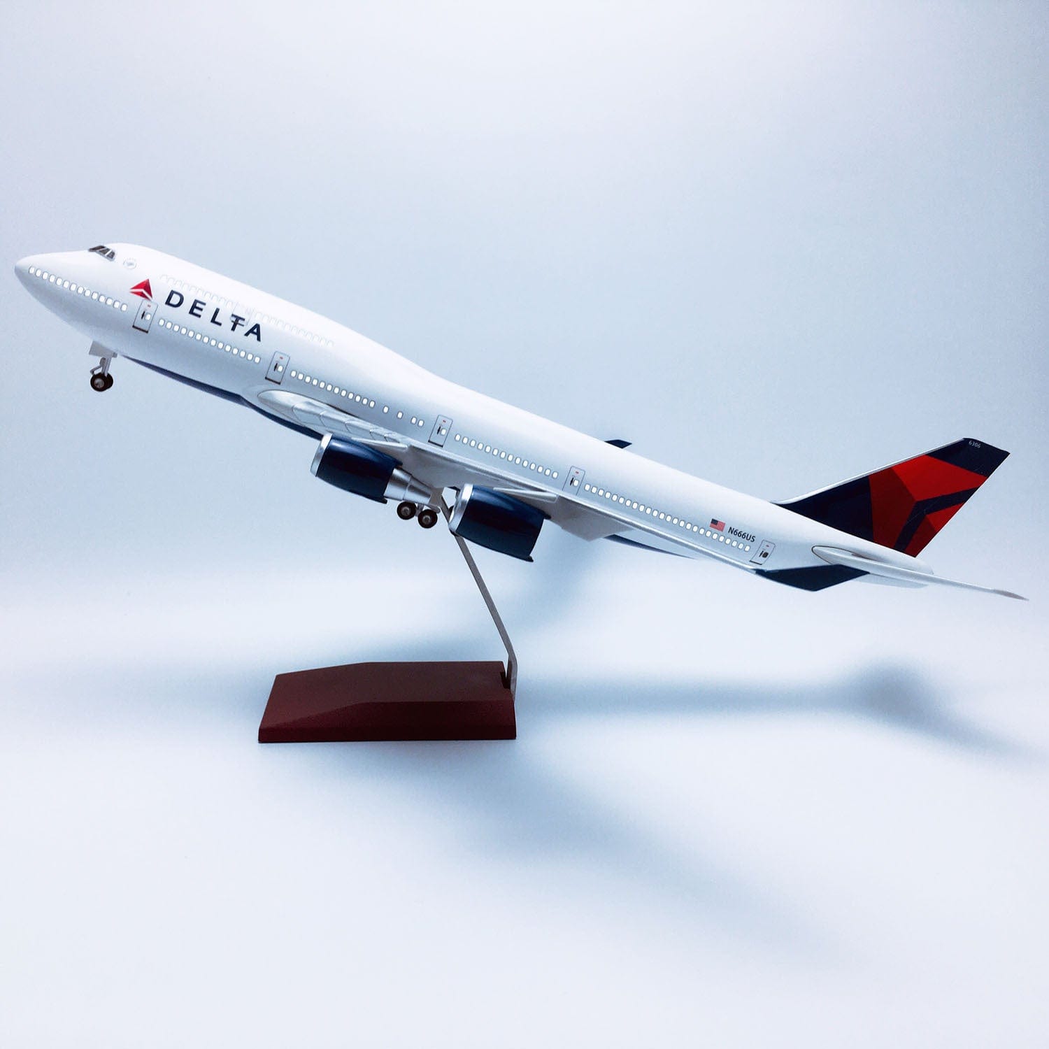 B747 Delta - Scale 1/150 - 47cm - 18.5 in - Airplane Model