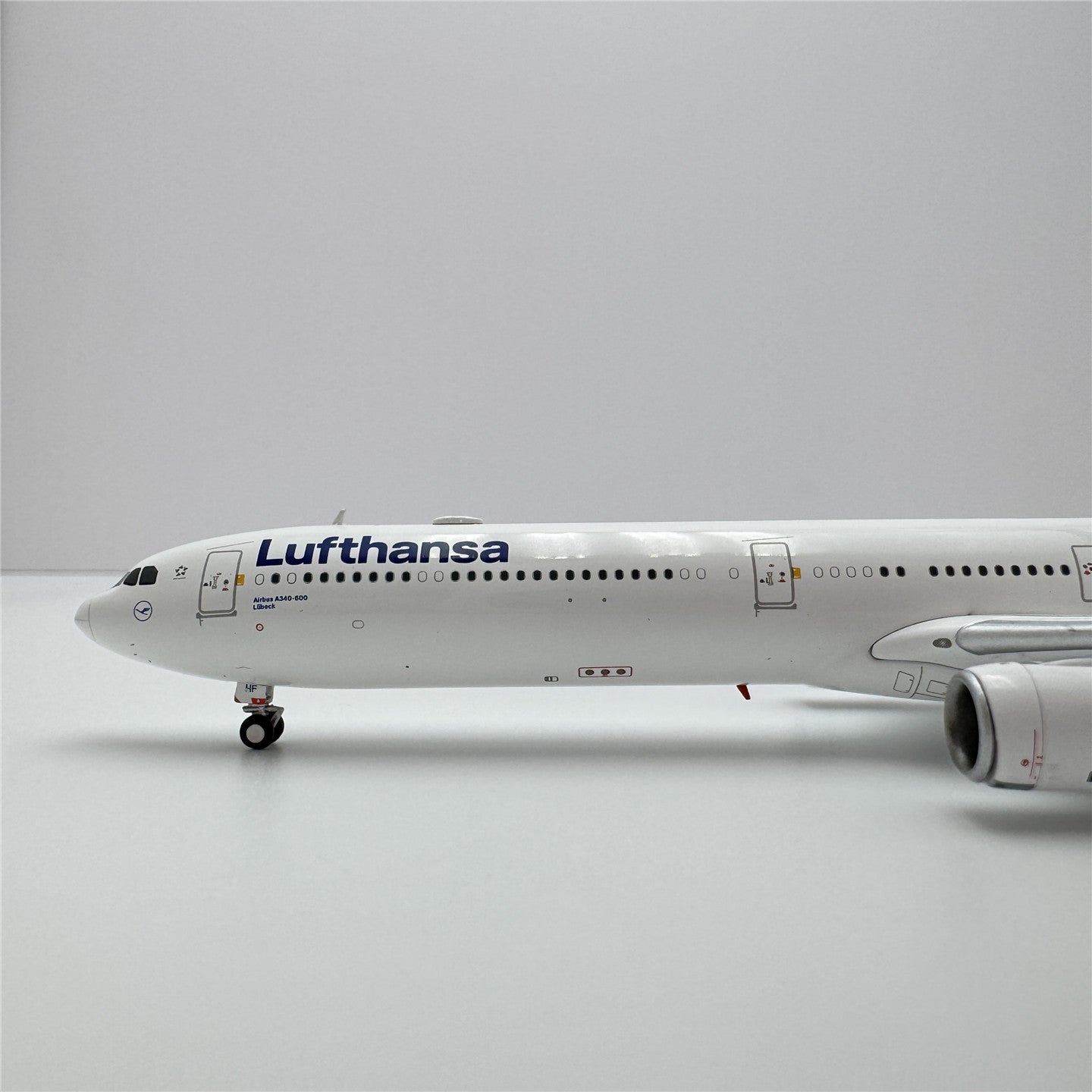 Lufthansa Airbus A340-600 D-AIHF/D-AIHK  Scale 1:400  YY Wings  15.31 cm