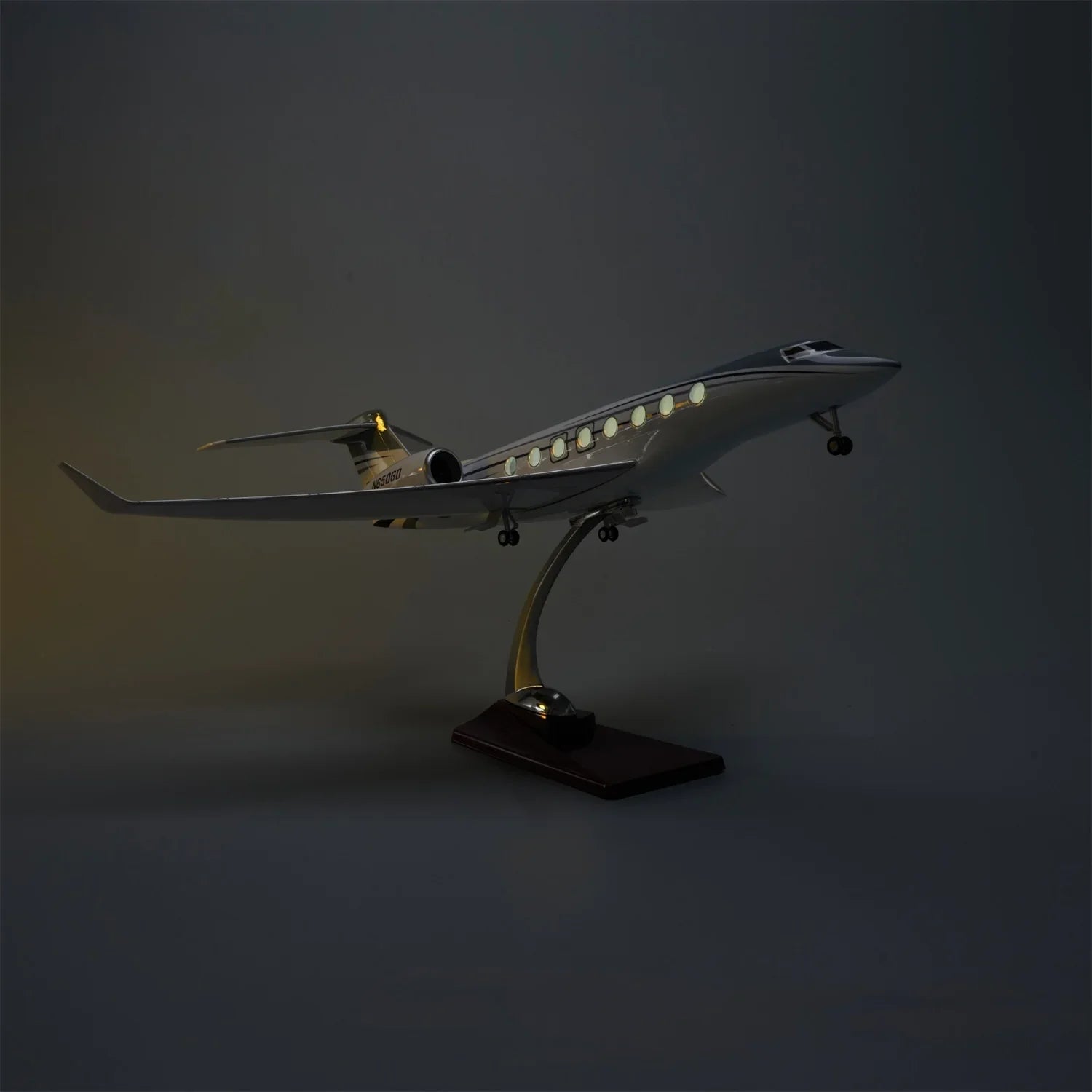 Gulfstream G650ER – Scale 1:50 –  17.7 in - 45 cm – Resin – Premium Display Stand - Gallery 3