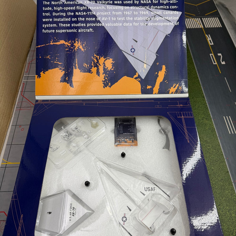 USF Valkyrie XB-70 BOMBER AIRPLANE MODEL NASA - L:29.87cm - Scale 1/200 - Image 11