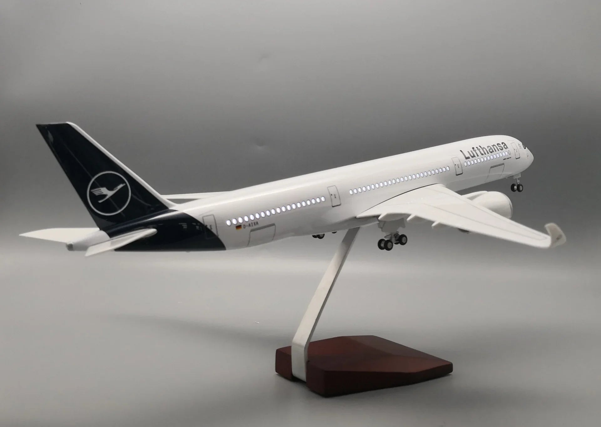 A350 Lufthansa - Scale 1/142 - 47CM - 18,5 in - Airplane Model - Gallery 7