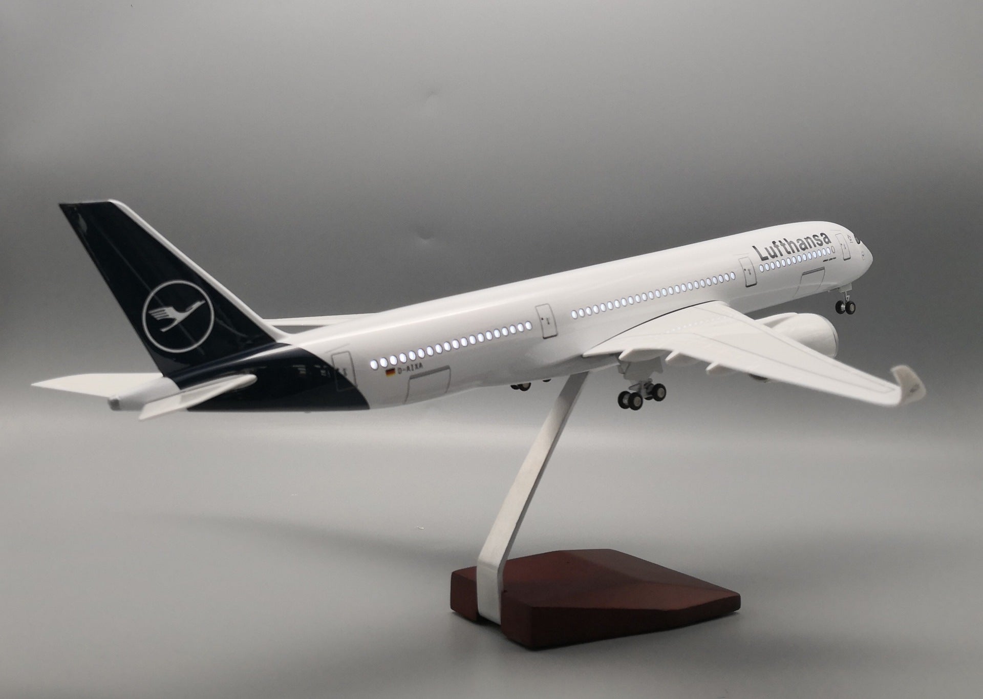 A350 Lufthansa - Scale 1/142 - 47CM - 18,5 in - Airplane Model