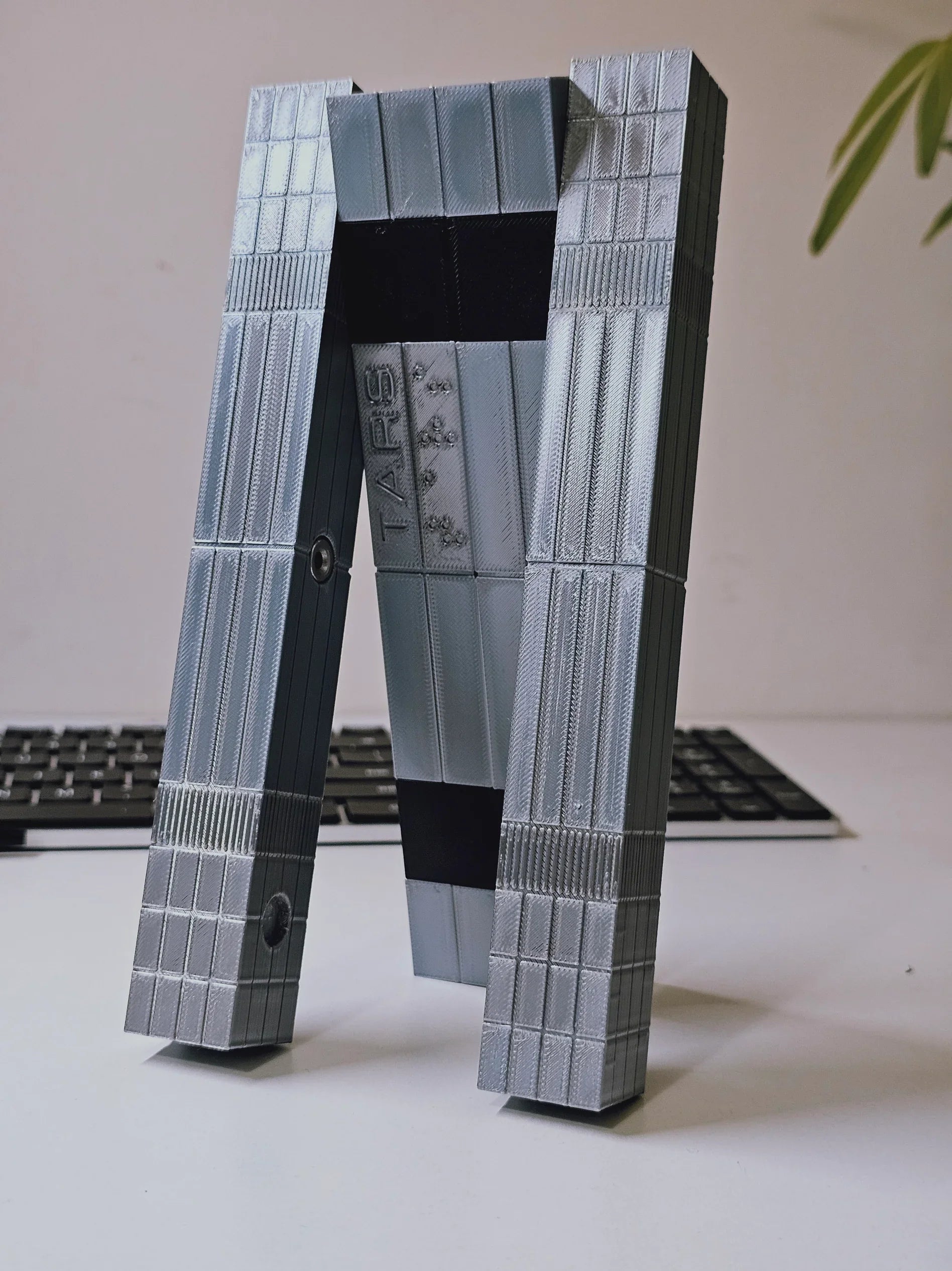 Interstellar - Tars & Case robots - Gallery 2