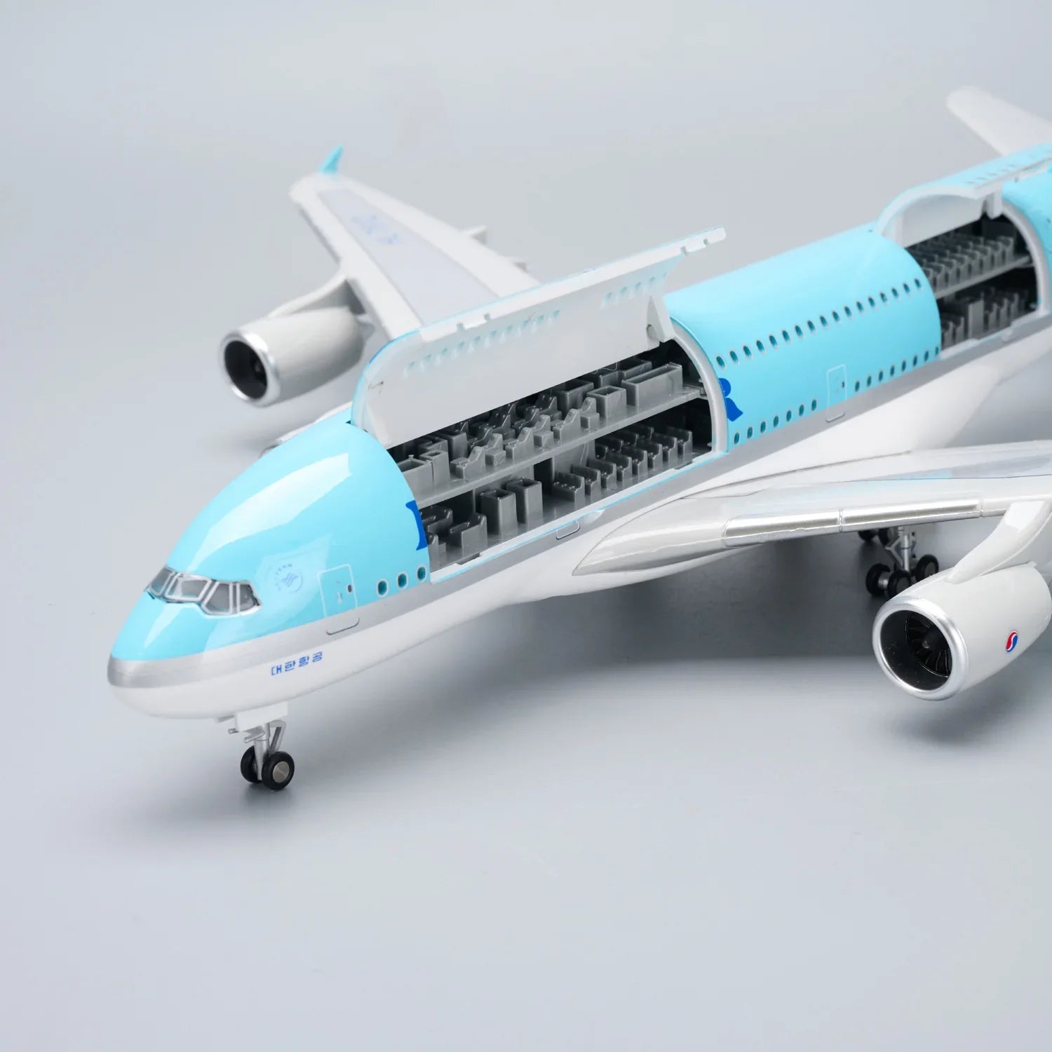 Korean Air Airbus A380 1:160 – 45.5 cm / 17.9 in – Opening Cabin