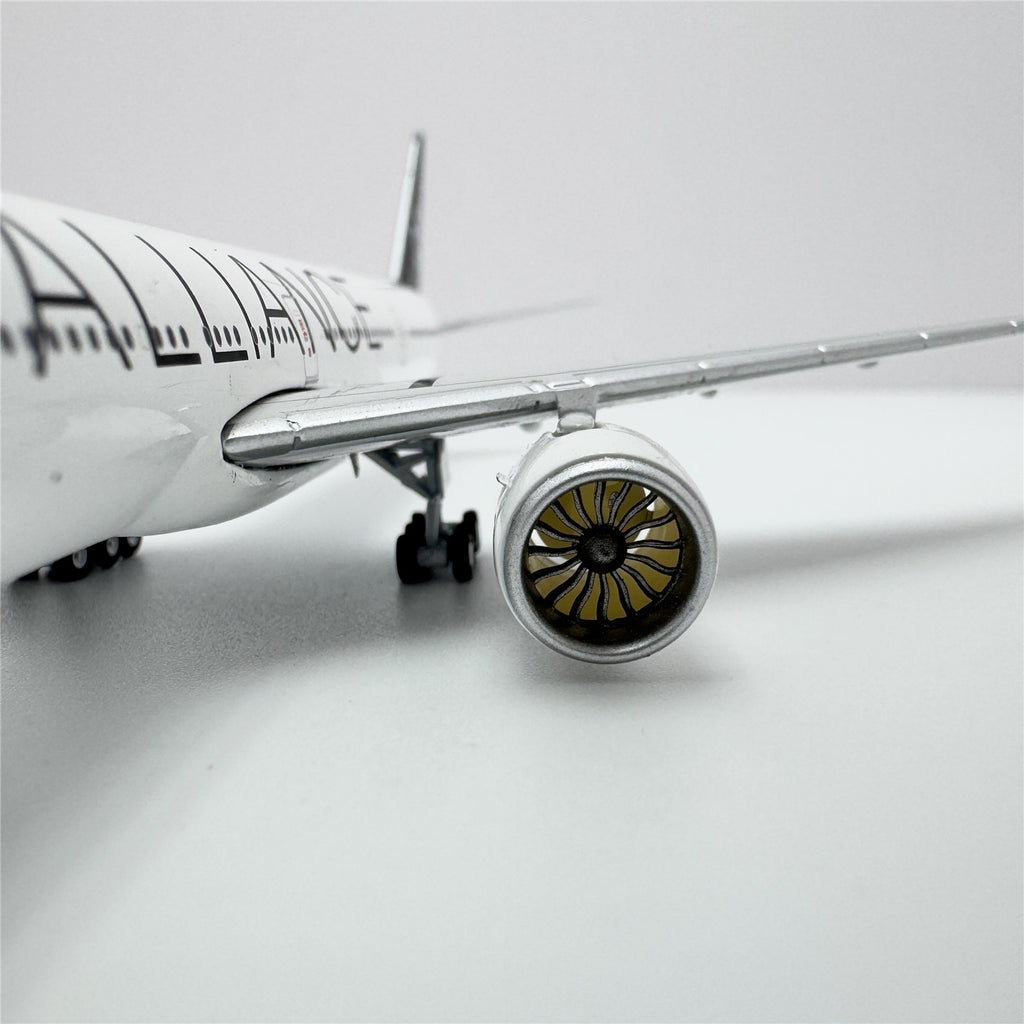 EVA Air Boeing 777-300ER B-16715 / B-16701  Scale 1:400  Geministar Models  18.46 cm