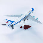 Boeing 747 Air Force One 1:150 – 47 cm / 18.5 in – LED Lights