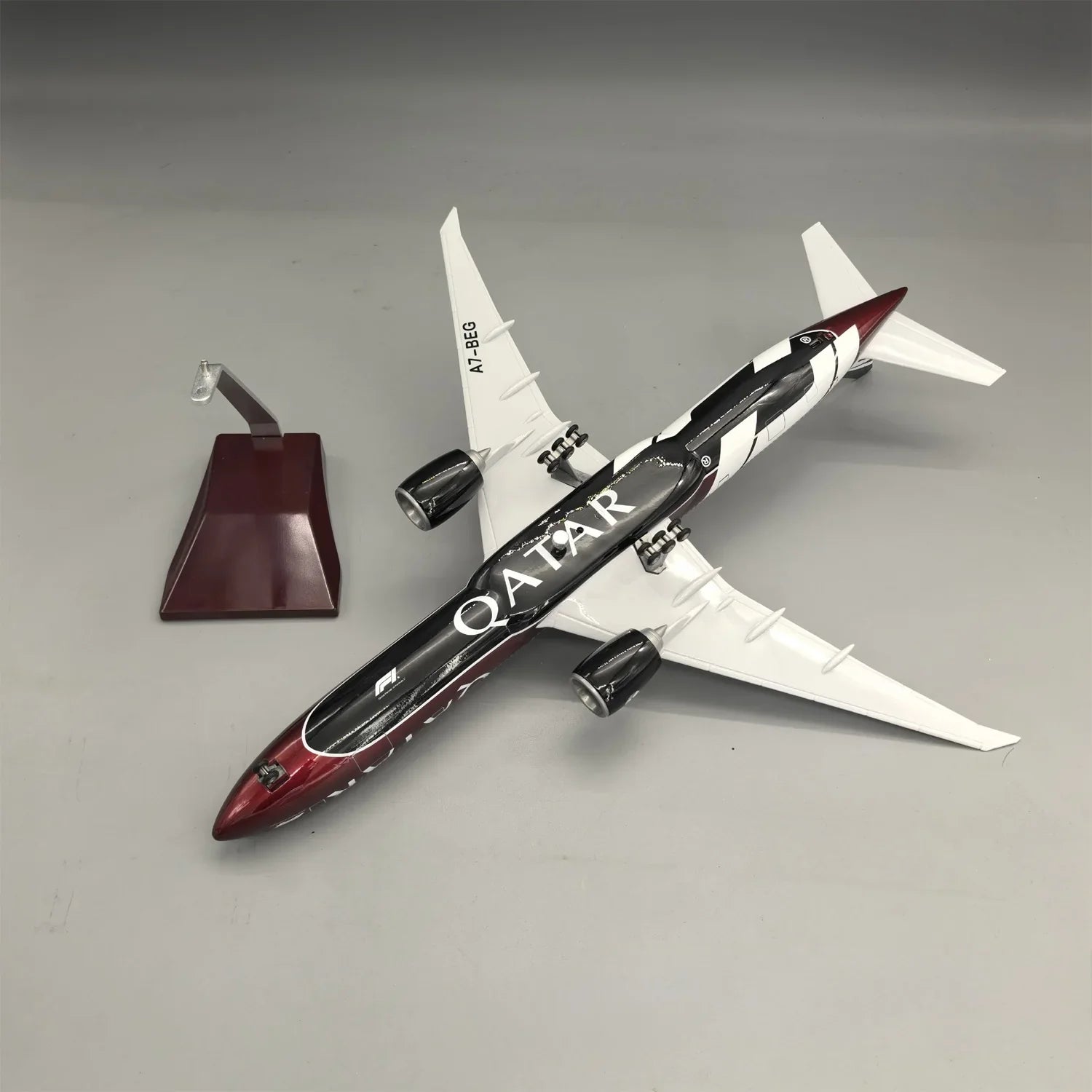 Qatar Airways Boeing 777-300ER Formula 1 Special Livery 1:135 – 47