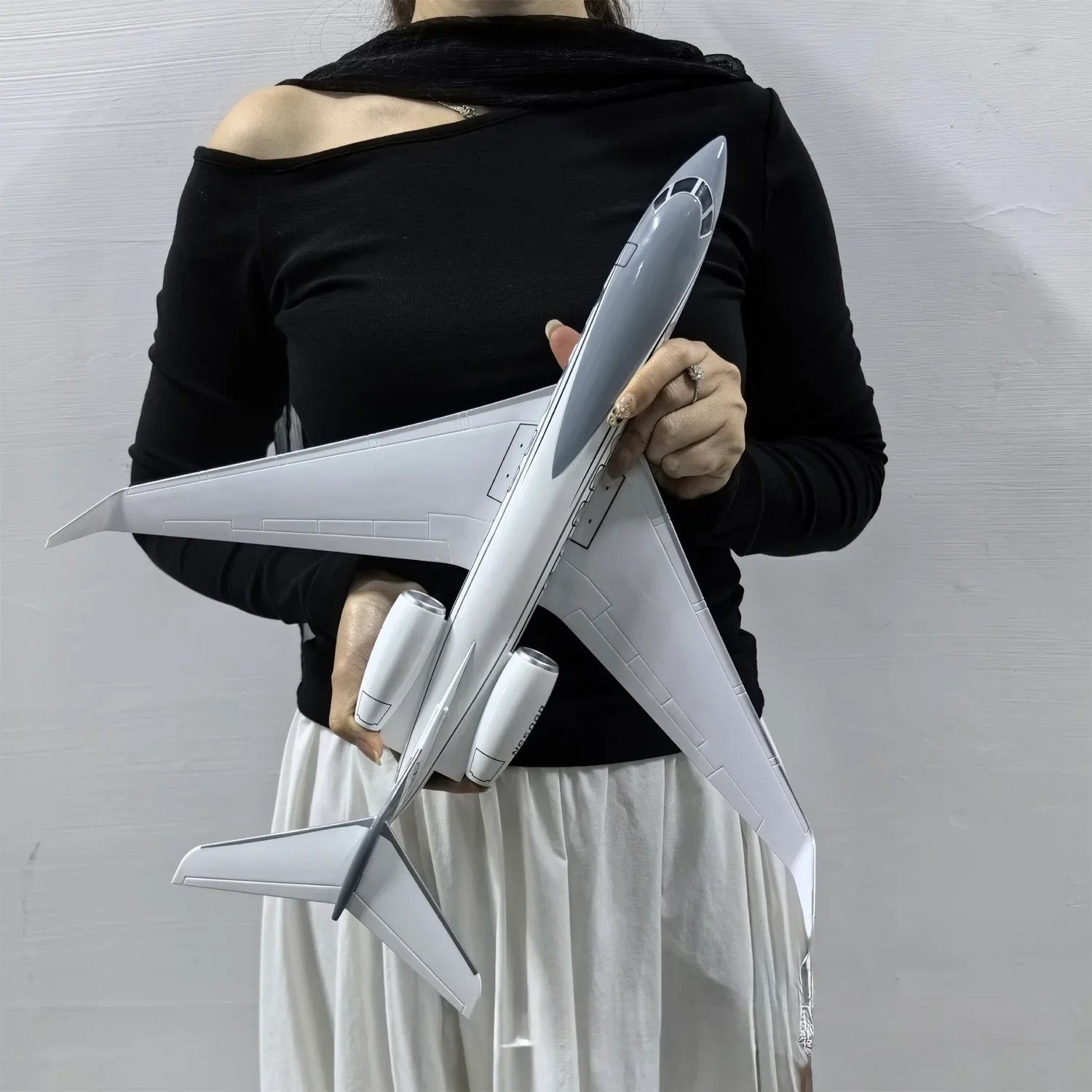 Gulfstream G650ER – Scale 1:50 –  17.7 in - 45 cm – Resin – Premium Display Stand - Gallery 13