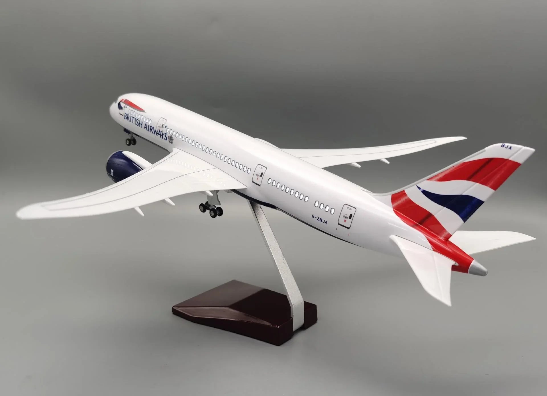 B787 British - Scale 1/130 - 43cm - 16.9 in - Gallery 3