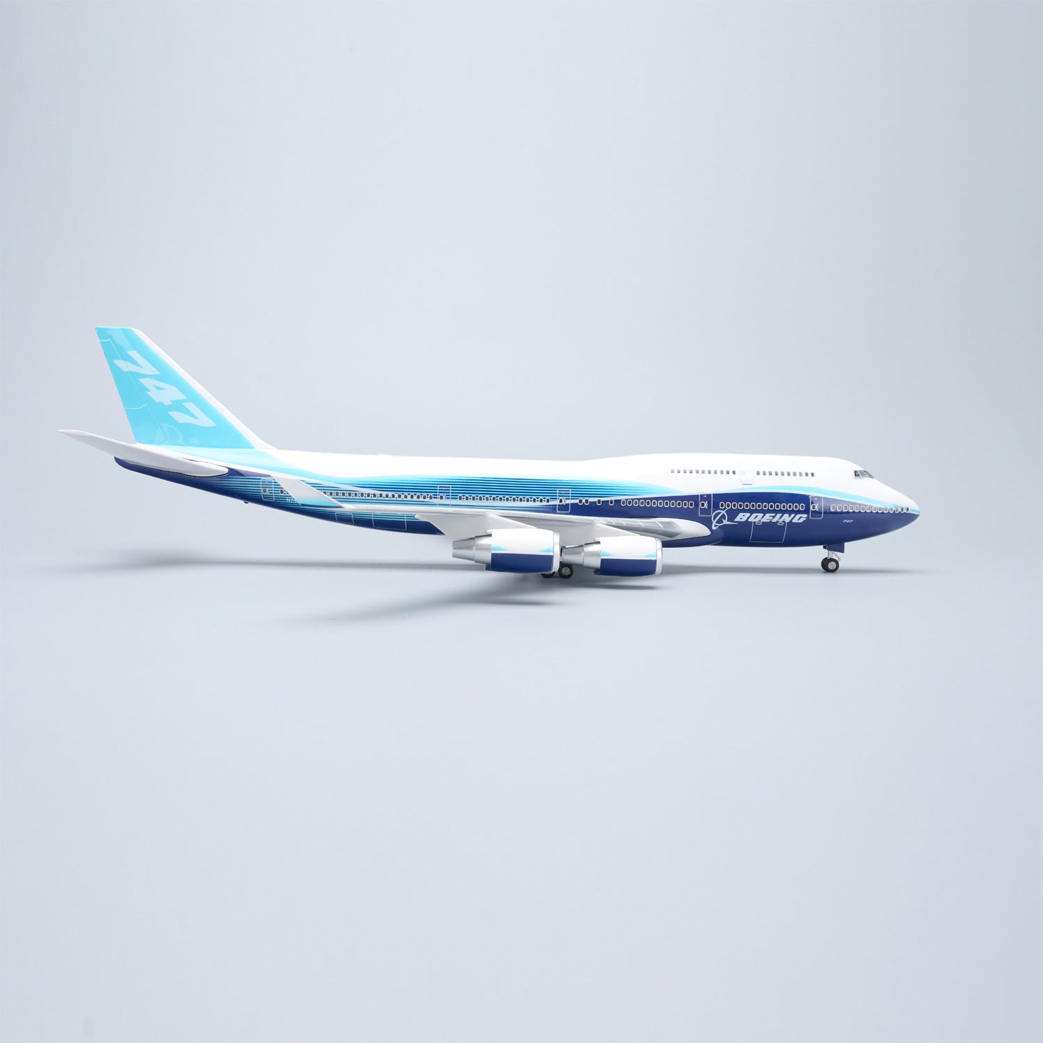 Prototype Boeing 747-400 1:150 – 47 cm / 18.5 in – Opening Cabin Hatches