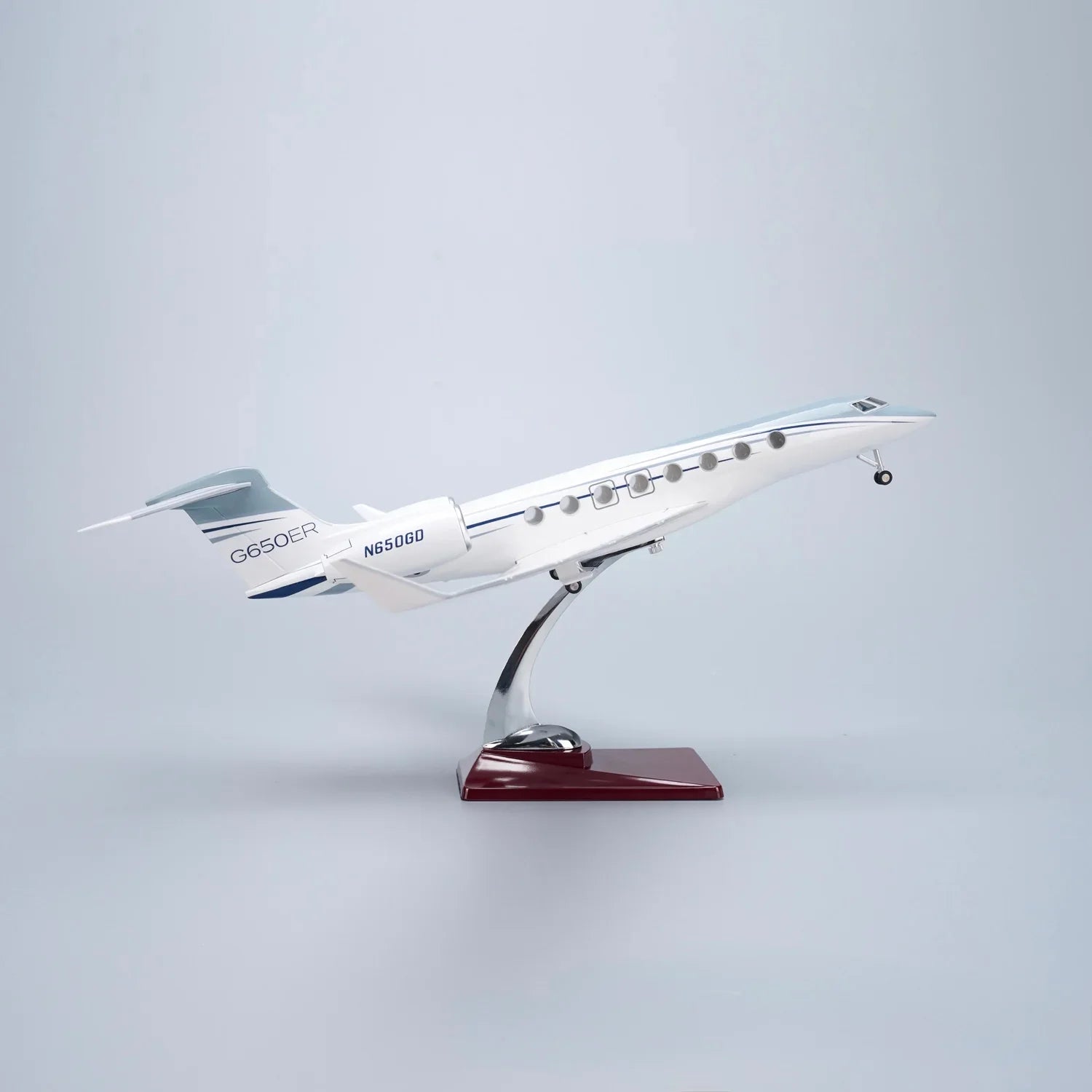 Gulfstream G650ER – Scale 1:50 –  17.7 in - 45 cm – Resin – Premium Display Stand - Gallery 2