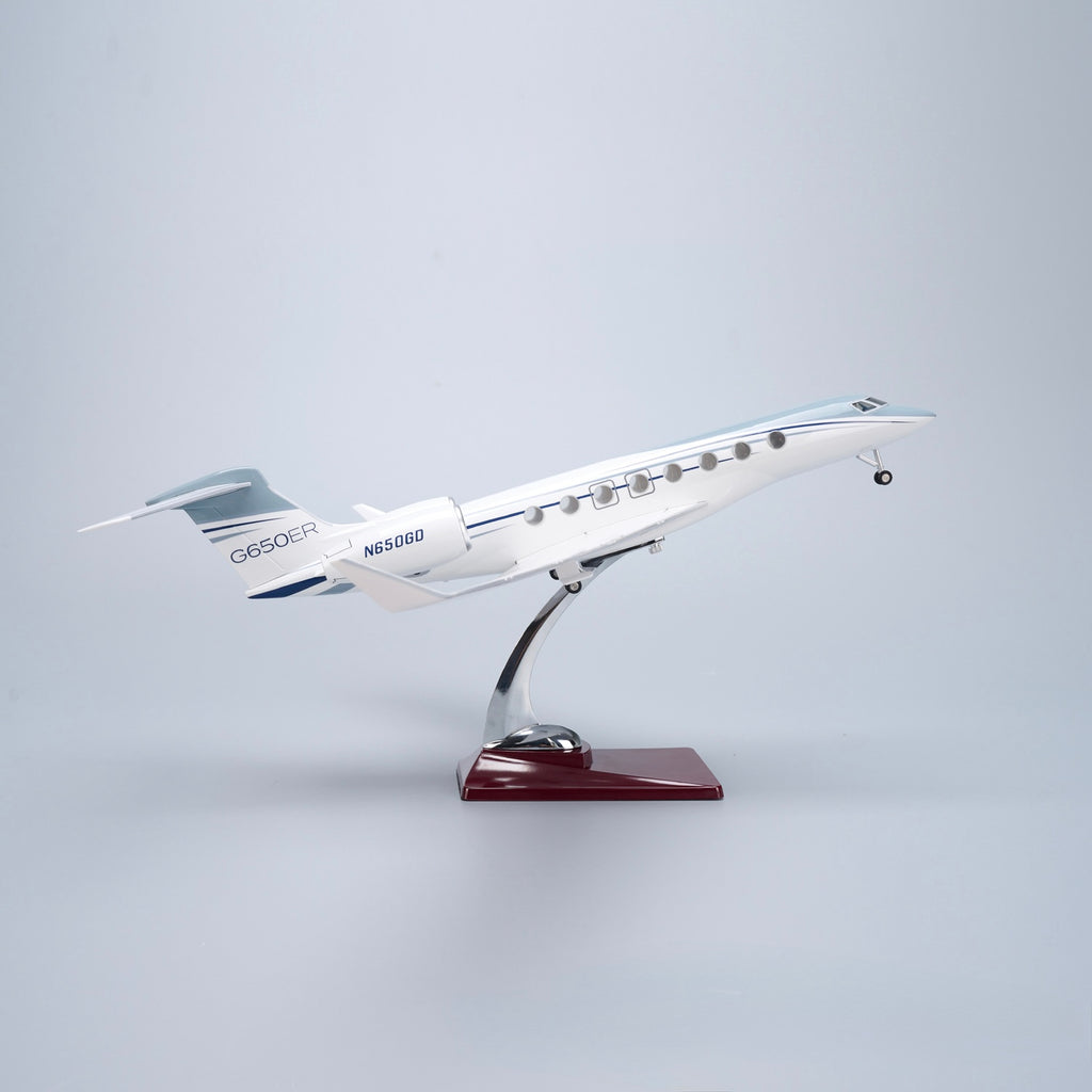 Gulfstream G650ER – Scale 1:50 –  17.7 in - 45 cm – Resin – Premium Display Stand