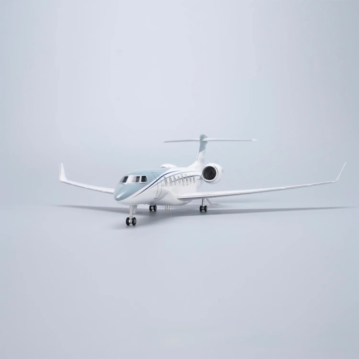 Gulfstream G650ER – Scale 1:50 –  17.7 in - 45 cm – Resin – Premium Display Stand - Gallery 6