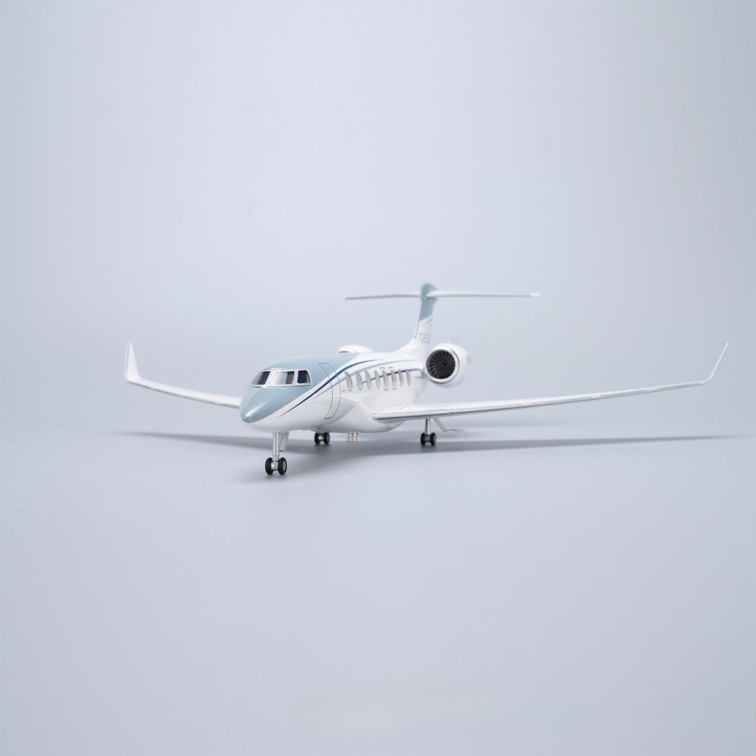 Gulfstream G650ER – Scale 1:50 –  17.7 in - 45 cm – Resin – Premium Display Stand