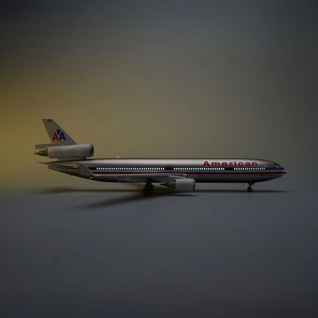American Airlines MD-11 McDonnell Douglas – Scale 1:130 – 47 cm/18.5 in  – ABS Resin – Optional LED Lights