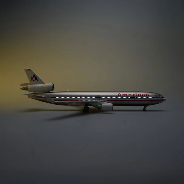 MD-11 American Airlines 1:130 – 47 cm / 18.5 in – ABS Resin – Optional LED Lights