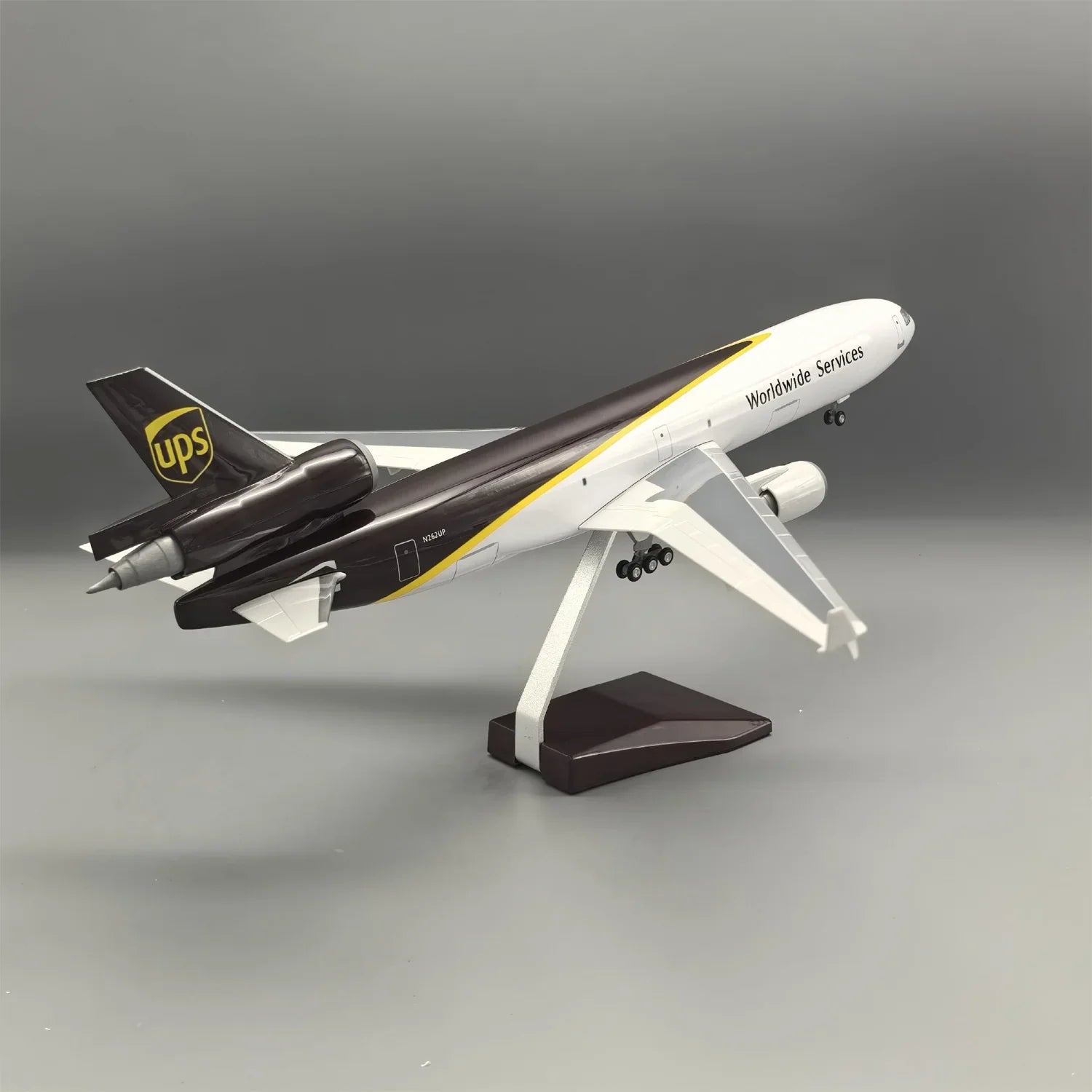 UPS MD-11 McDonnell Douglas – Escala 1:130 – 47 cm/18,5 pulgadas – Resina ABS – SIN luces LED  - Gallery 10