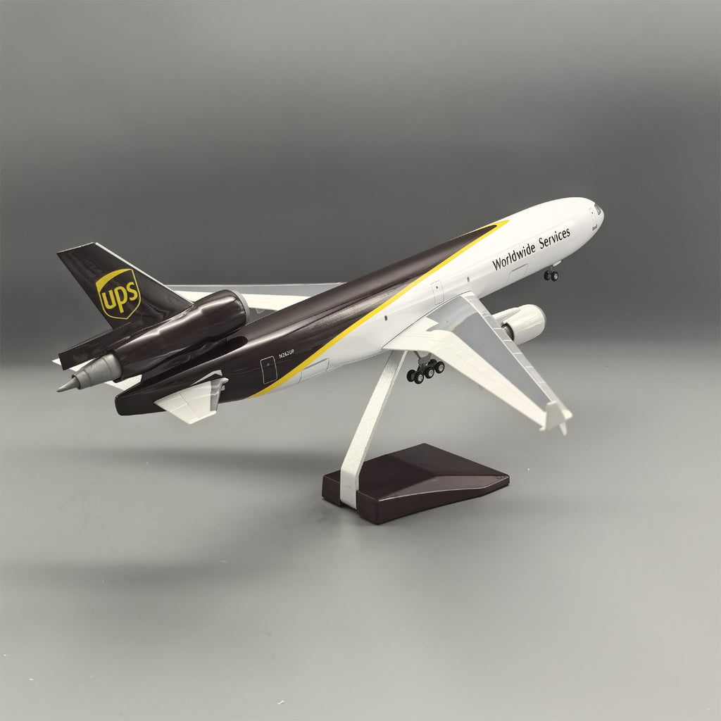 UPS MD-11 McDonnell Douglas – Scale 1:130 – 47 cm – ABS Resin – Optional LED Lights