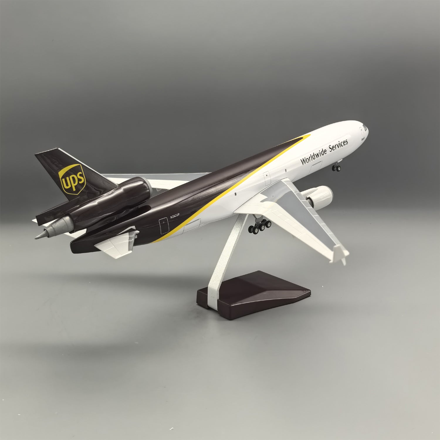 UPS MD-11 McDonnell Douglas – Scale 1:130 – 47 cm/18.5 in – ABS Resin – Optional LED Lights