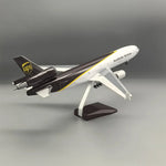 UPS MD-11 McDonnell Douglas – Escala 1:130 – 47 cm/18,5 pulgadas – Resina ABS – SIN luces LED  - Thumbnail 10