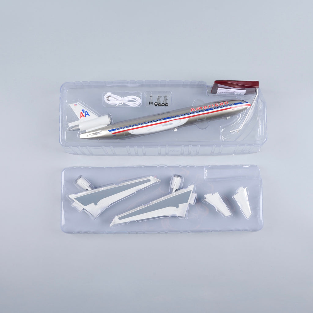 American Airlines MD-11 McDonnell Douglas – Scale 1:130 – 47 cm/18.5 in  – ABS Resin – Optional LED Lights