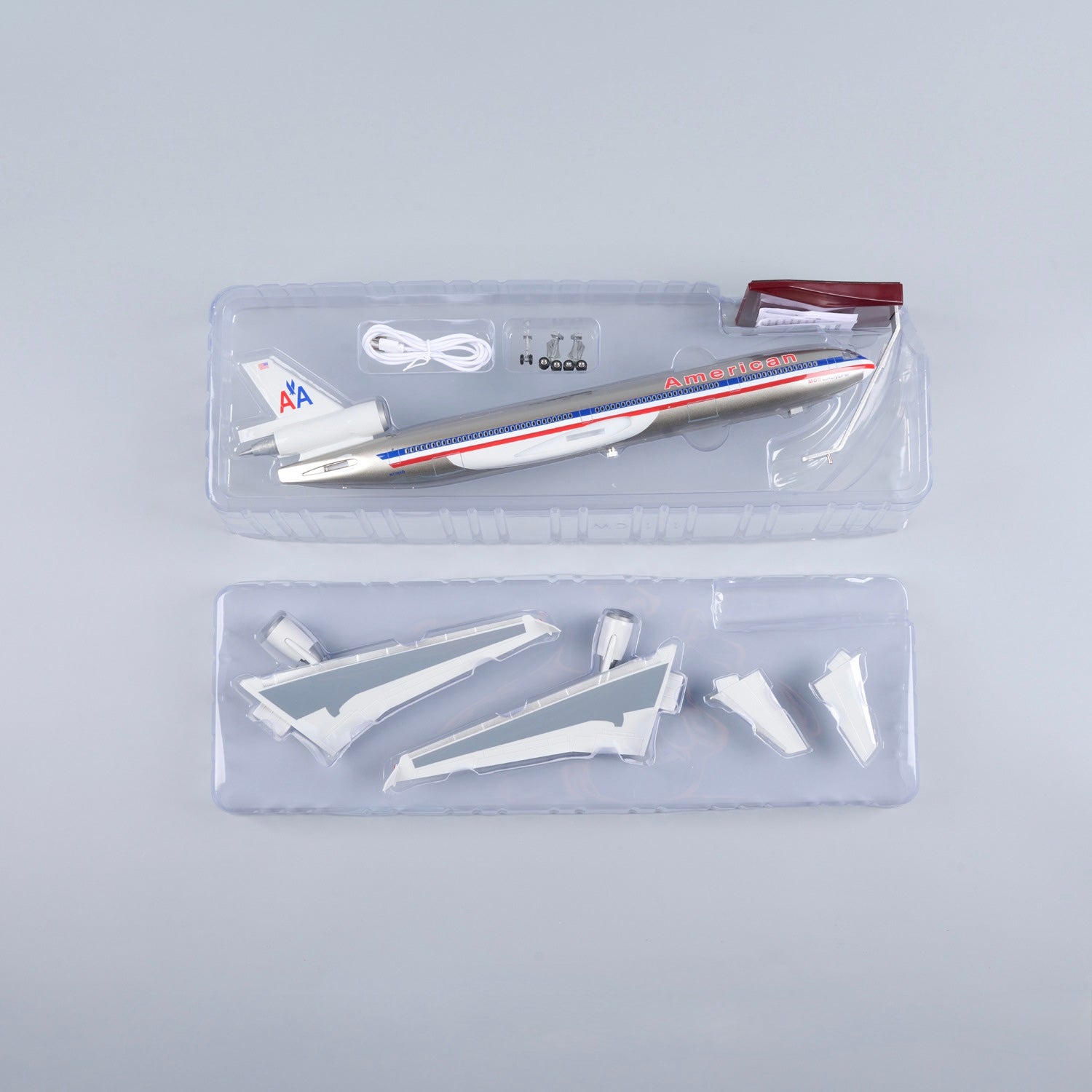 American Airlines MD-11 McDonnell Douglas – Scale 1:130 – 47 cm/18.5 in  – ABS Resin – Optional LED Lights