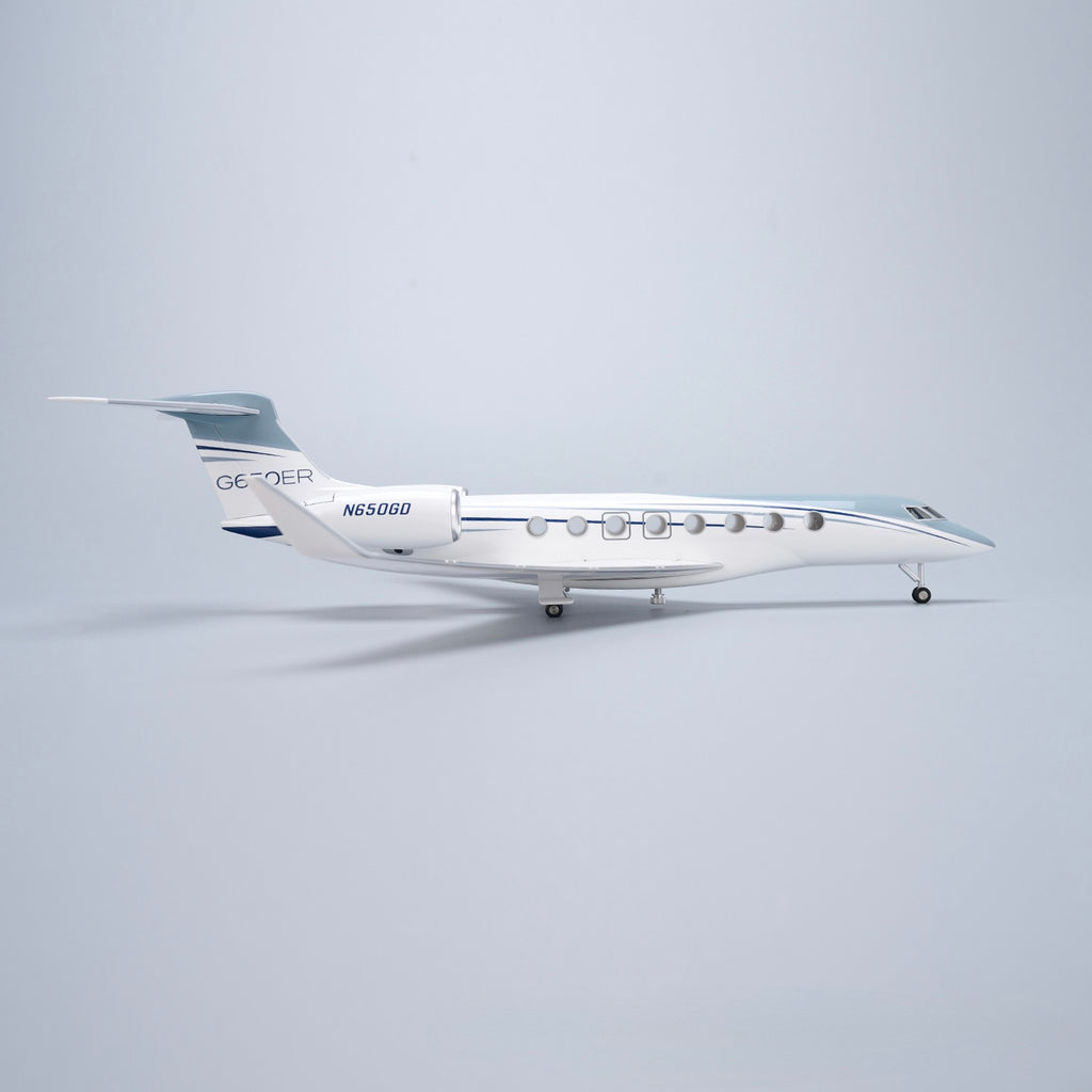 Gulfstream G650ER – Scale 1:50 –  17.7 in - 45 cm – Resin – Premium Display Stand