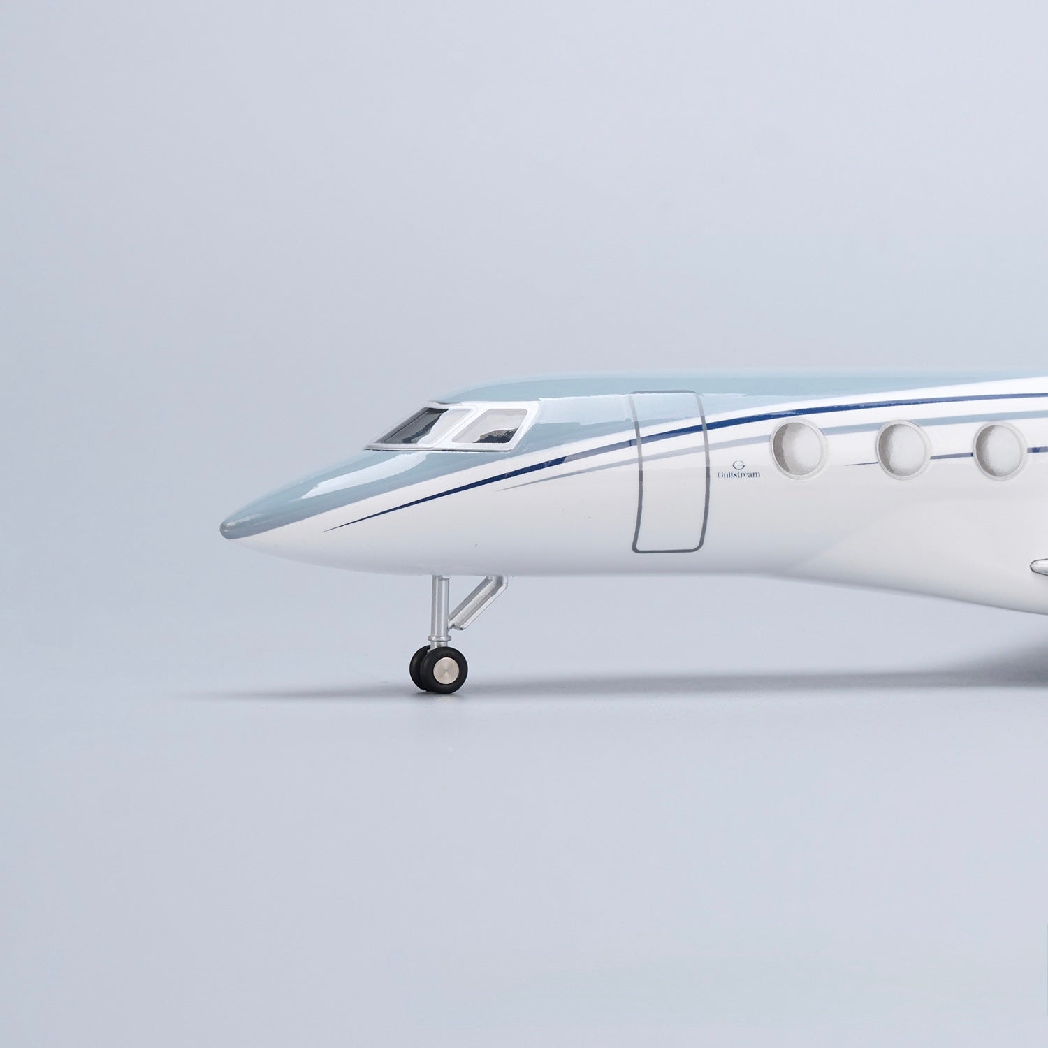 Gulfstream G650ER – Scale 1:50 –  17.7 in - 45 cm – Resin – Premium Display Stand