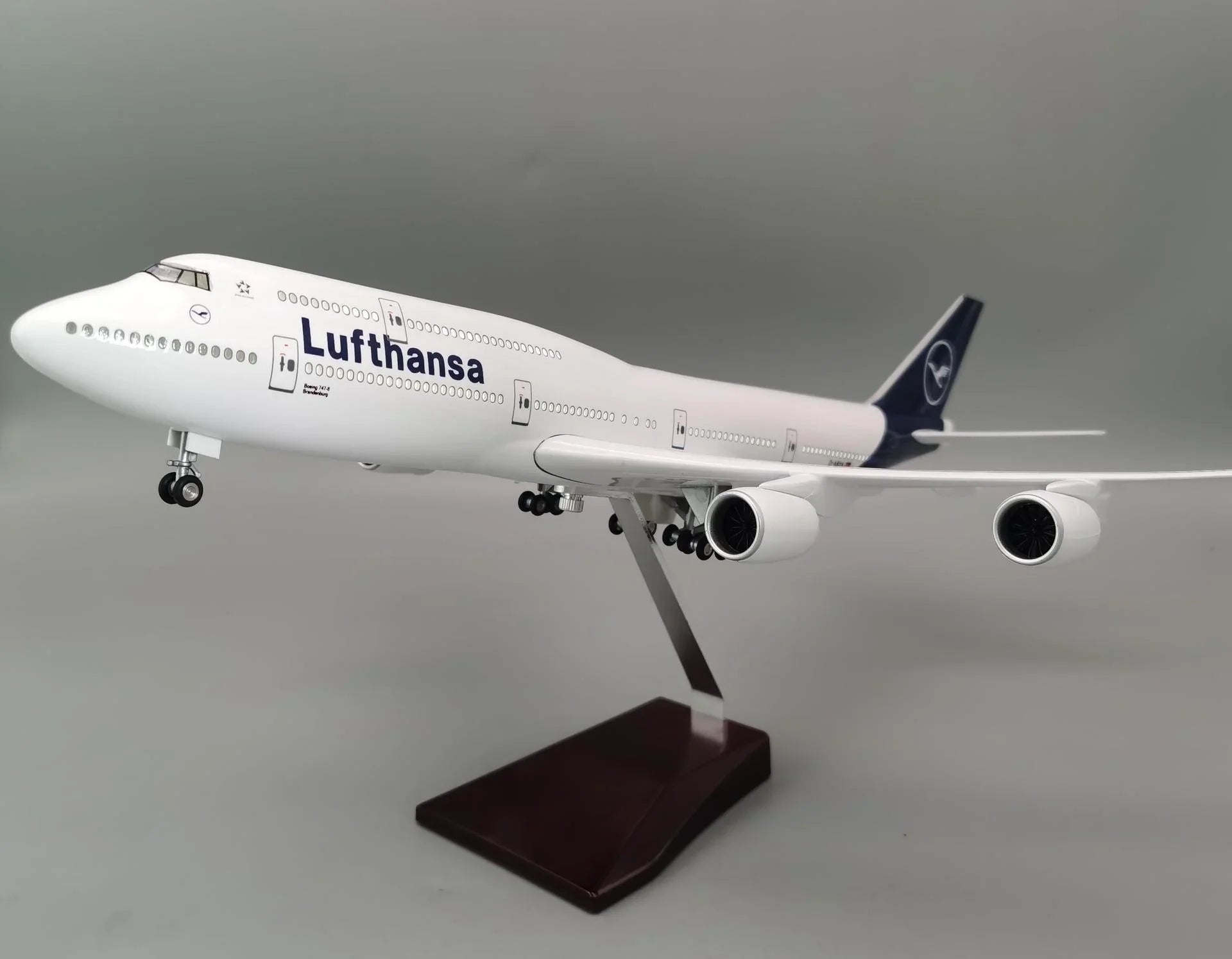 B747 Lufthansa New Painting - Scale 1/150 - 47cm - 18.5 in - Gallery 6