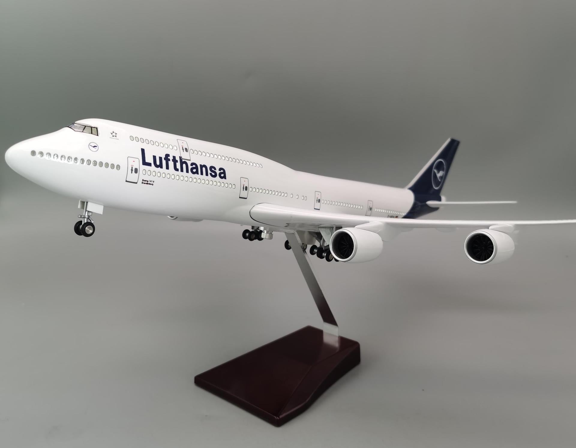 B747 Lufthansa New Painting - Scale 1/150 - 47cm - 18.5 in