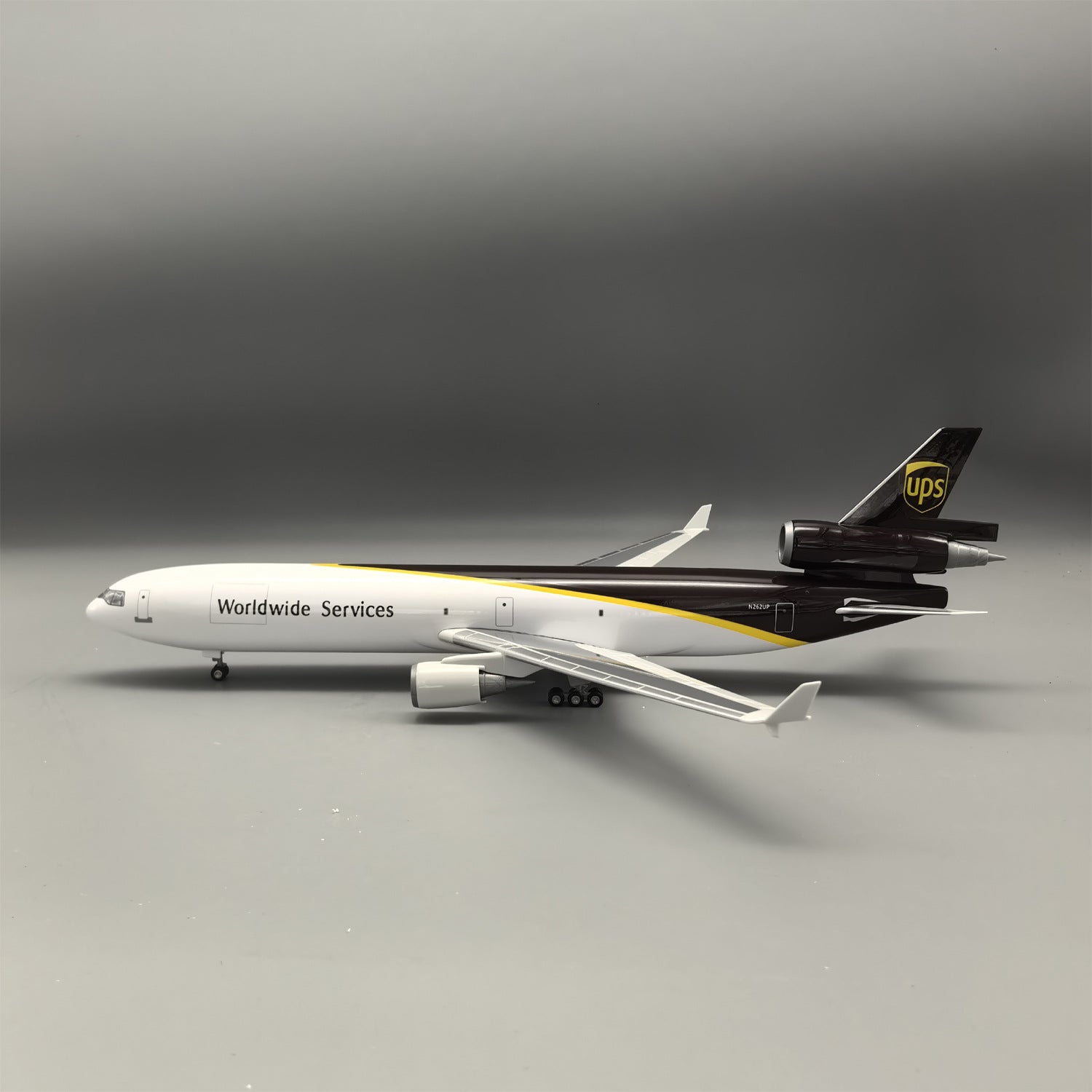 UPS MD-11 McDonnell Douglas – Scale 1:130 – 47 cm/18.5 in – ABS Resin – Optional LED Lights