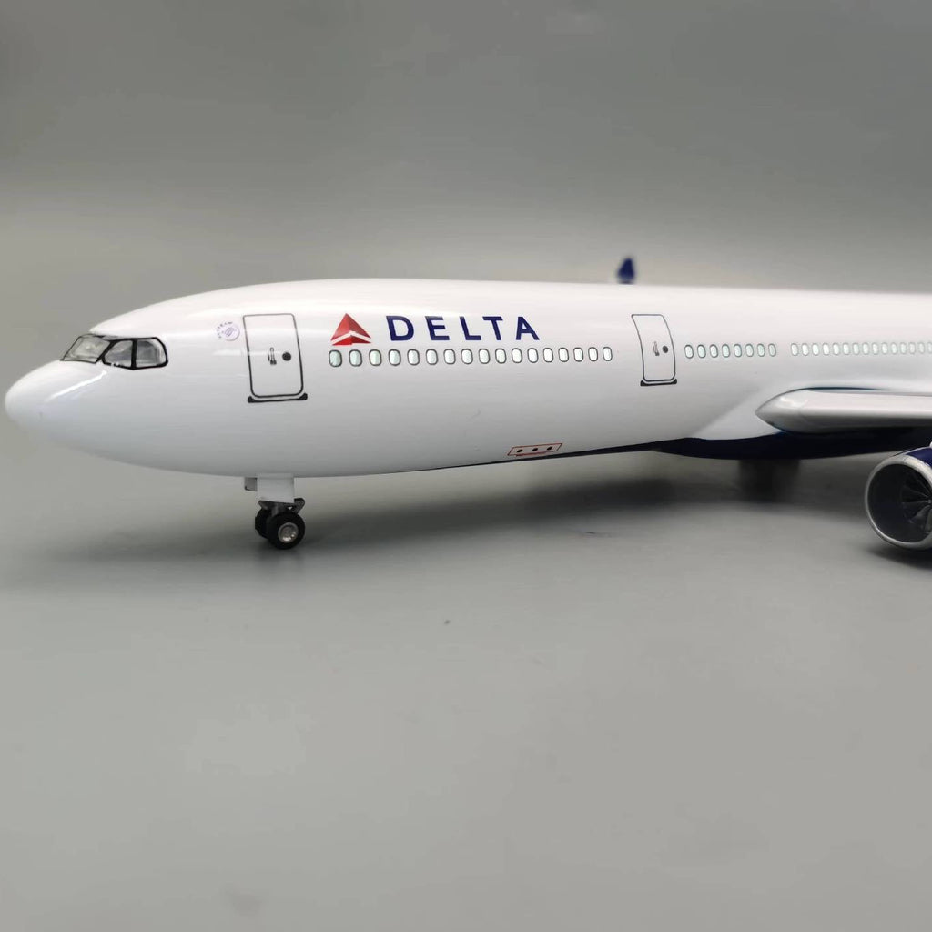 A330 Delta Airlines - Scale 1/135 - 47cm - 18.5 in - Airplane Model