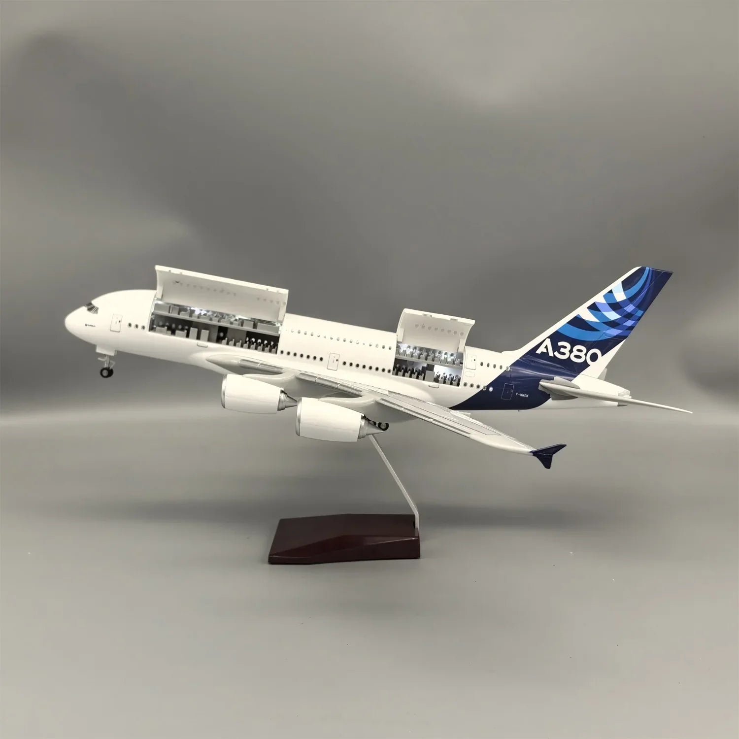 Airbus A380 Interior Cutaway Display Model – Scale 1:160 – Flying