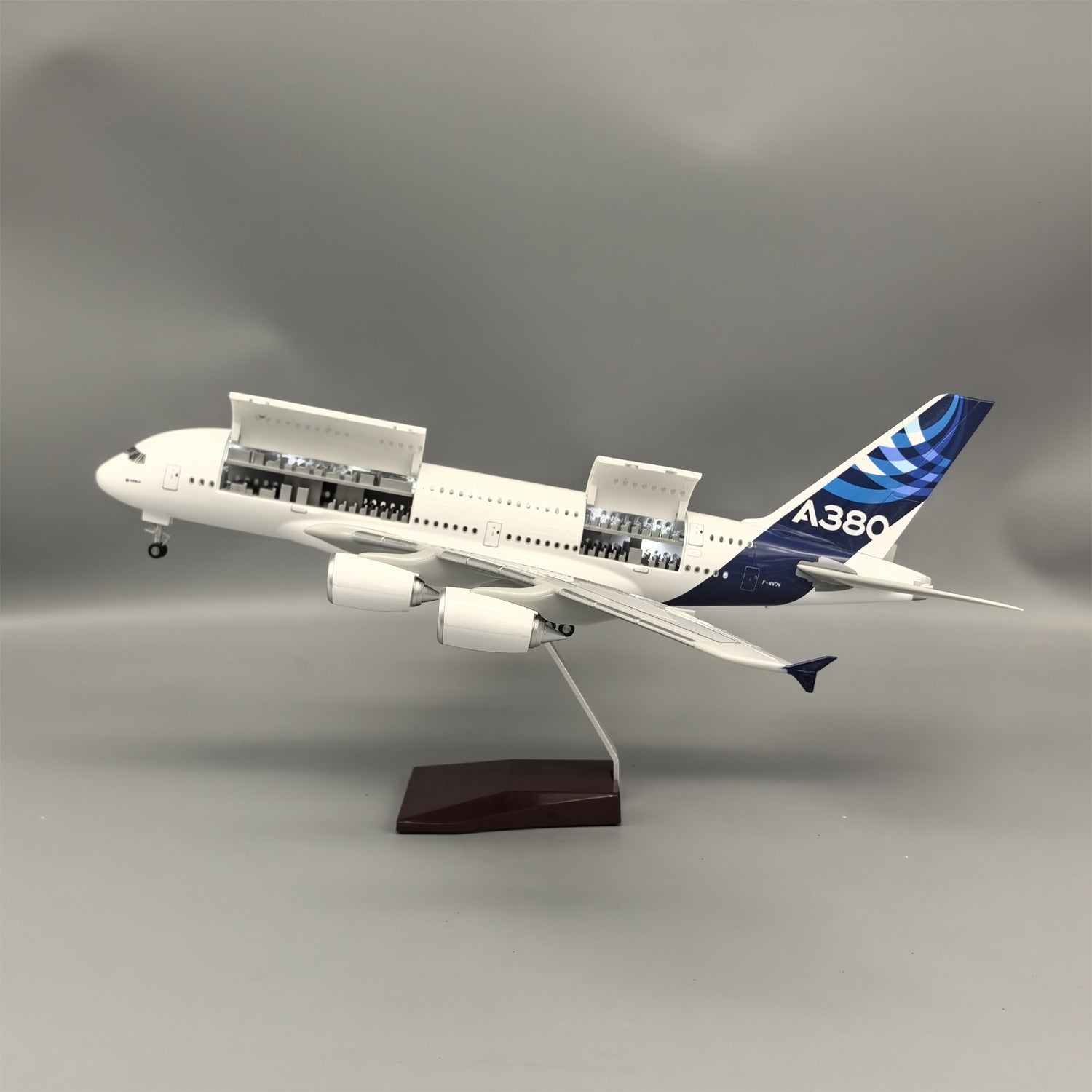 Maqueta de exhibición del interior del Airbus A380 (escala 1:160) – Flying Dreams – 45,5 cm
