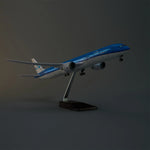 KLM Royal Dutch Airlines Boeing 787-10 1:145 – 47 cm / 18.5 in – LED Lights - Thumbnail 4
