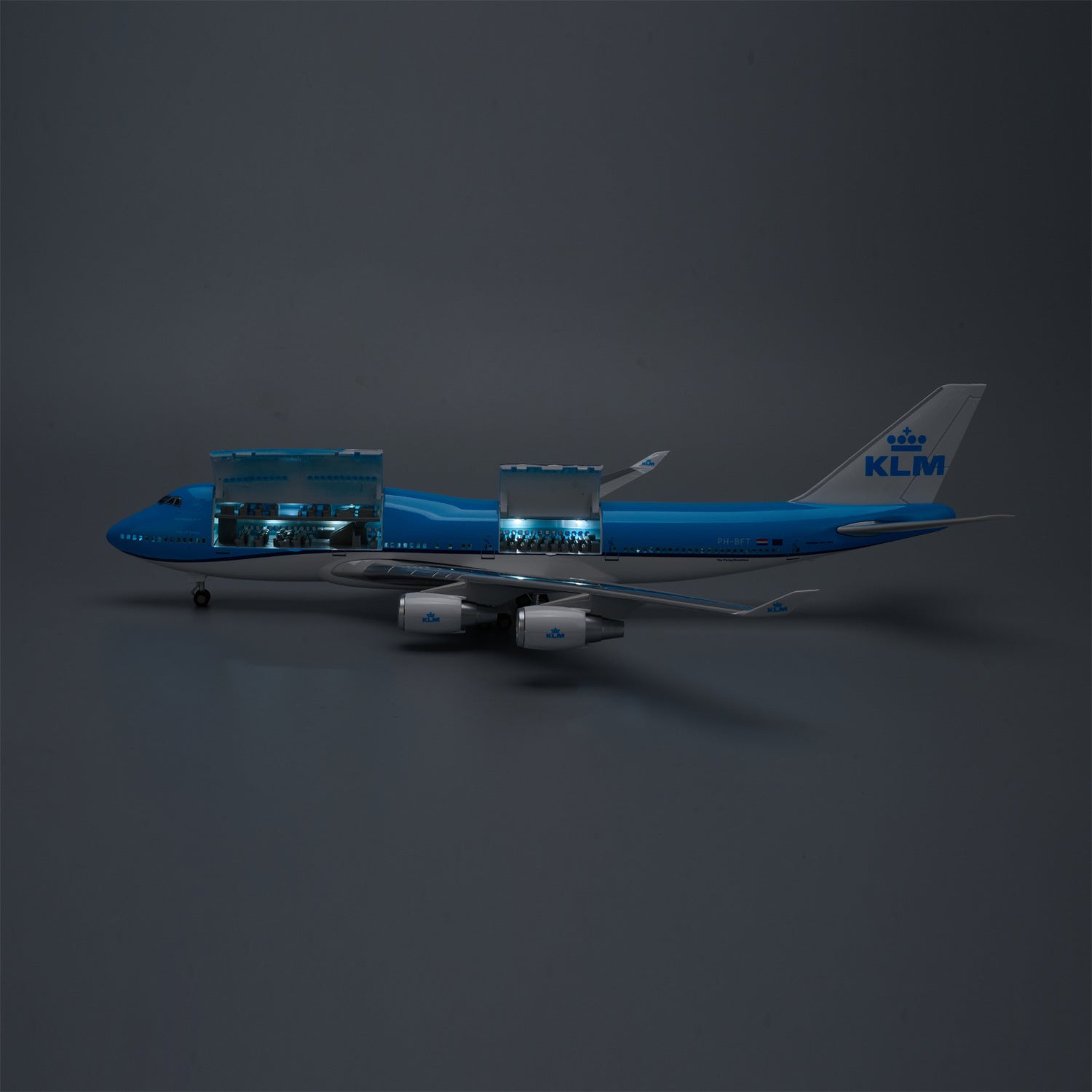 Boeing 747 KLM 1:157 – 47 cm / 18.5 in – Opening Interior