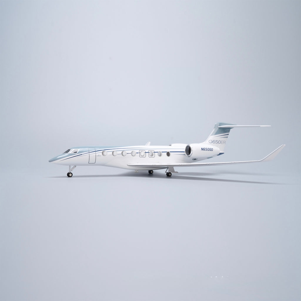 Gulfstream G650ER – Scale 1:50 –  17.7 in - 45 cm – Resin – Premium Display Stand